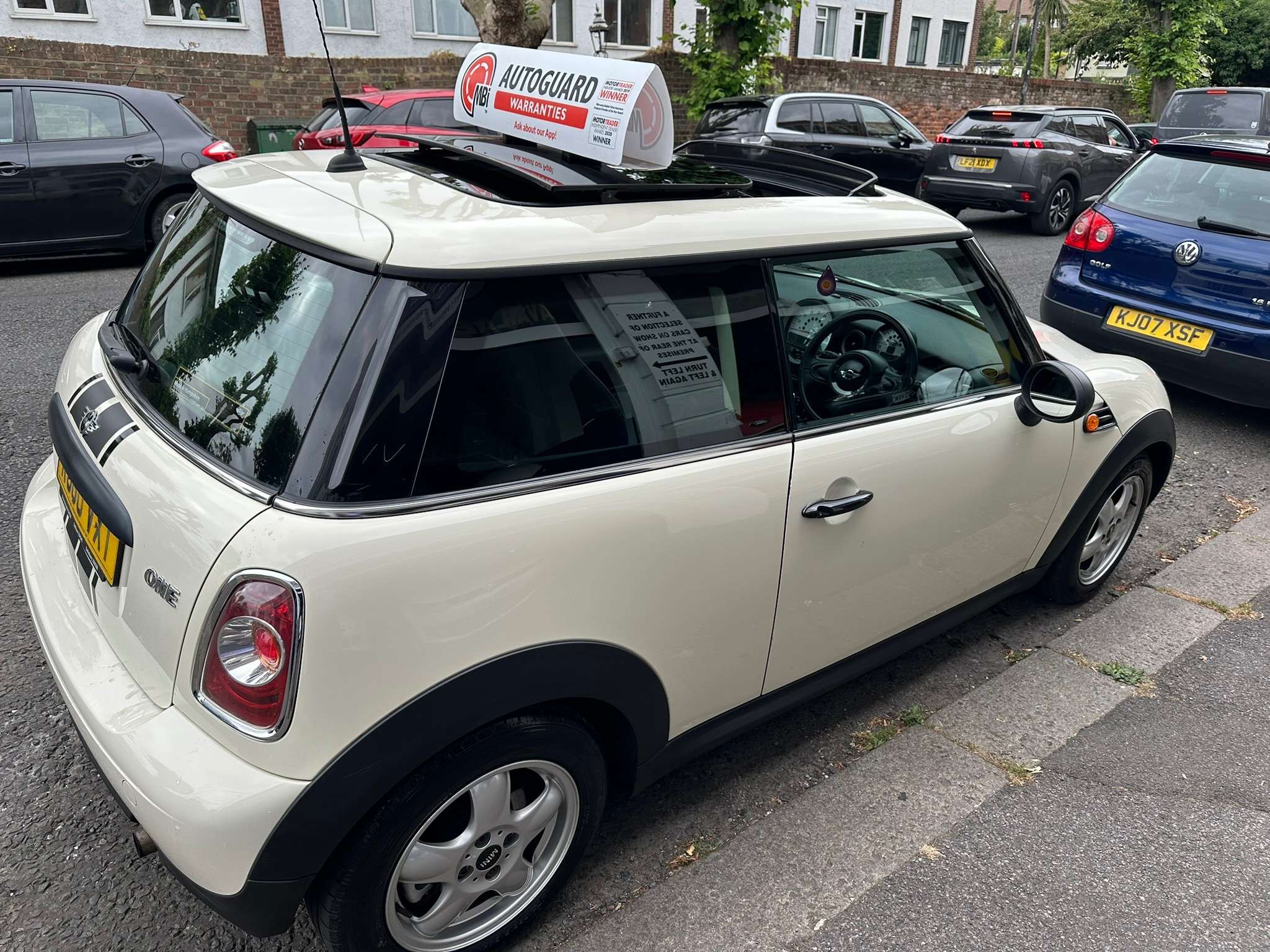 A 2010 MINI HATCH 1.6 One Hatchback 3dr Petrol Manual Euro 5 (98 ps) A 2010 MINI HATCH 1.6 One Hatchback 3dr Petrol Manual Euro 5 (98 ps)