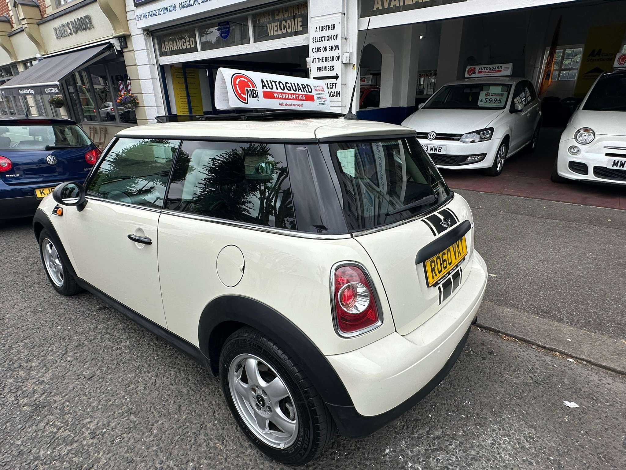 A 2010 MINI HATCH 1.6 One Hatchback 3dr Petrol Manual Euro 5 (98 ps) A 2010 MINI HATCH 1.6 One Hatchback 3dr Petrol Manual Euro 5 (98 ps)