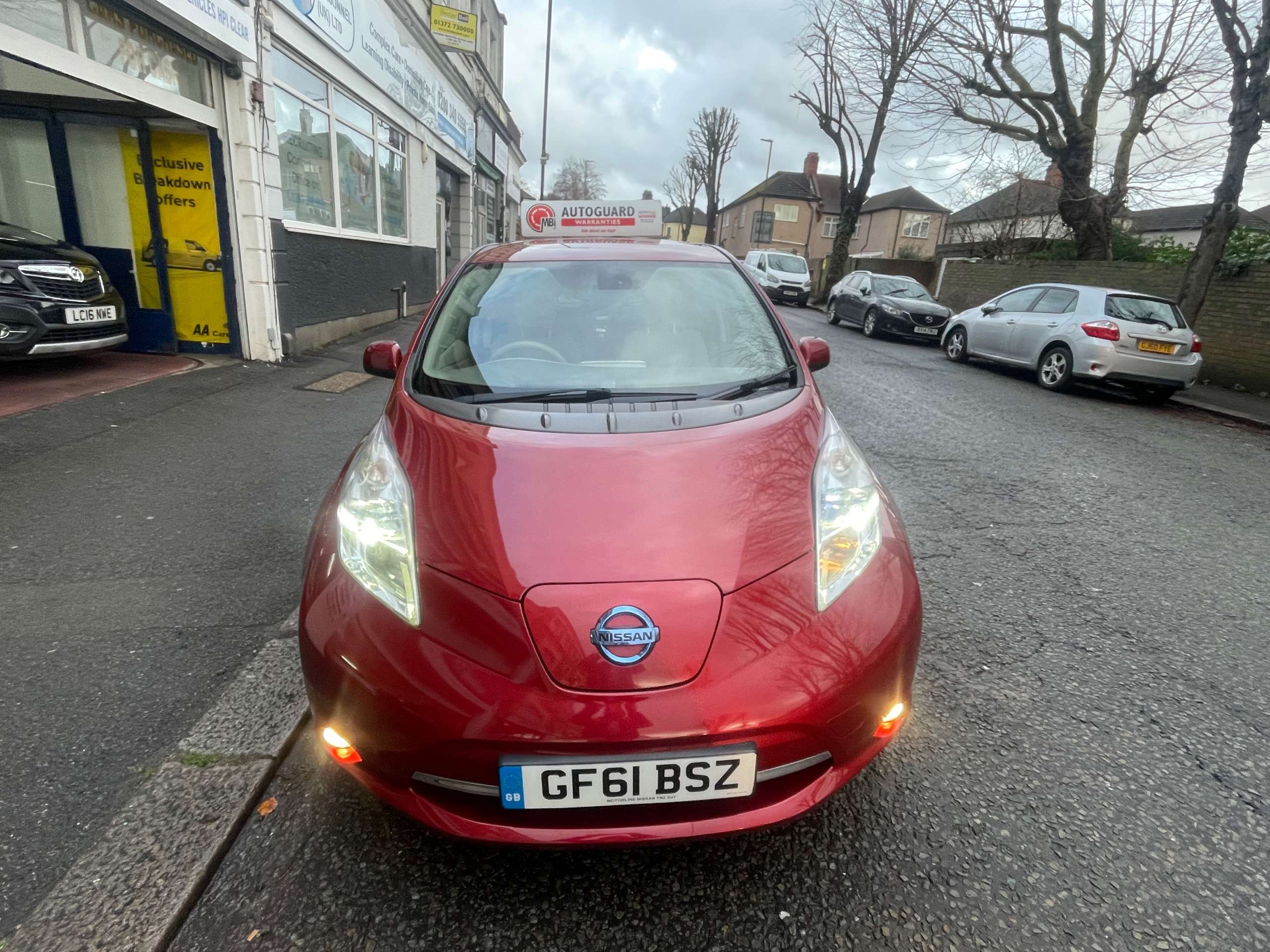 A 2011 NISSAN LEAF 24kWh Hatchback 5dr Electric Auto (107 bhp) A 2011 NISSAN LEAF 24kWh Hatchback 5dr Electric Auto (107 bhp)