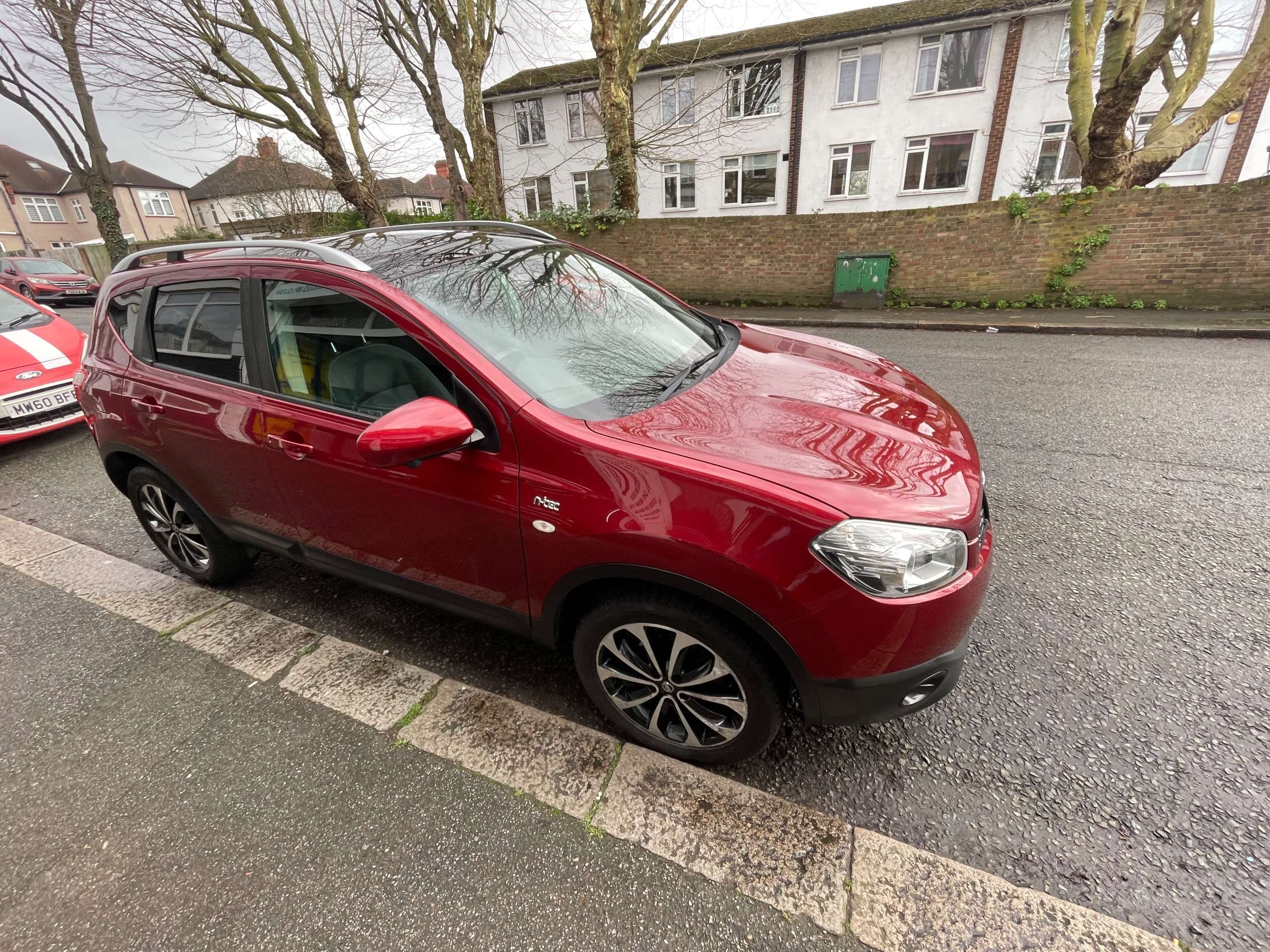 A 2013 NISSAN QASHQAI 1.6 n-tec+ SUV 5dr Petrol CVT 2WD Euro 5 (117 ps) A 2013 NISSAN QASHQAI 1.6 n-tec+ SUV 5dr Petrol CVT 2WD Euro 5 (117 ps)