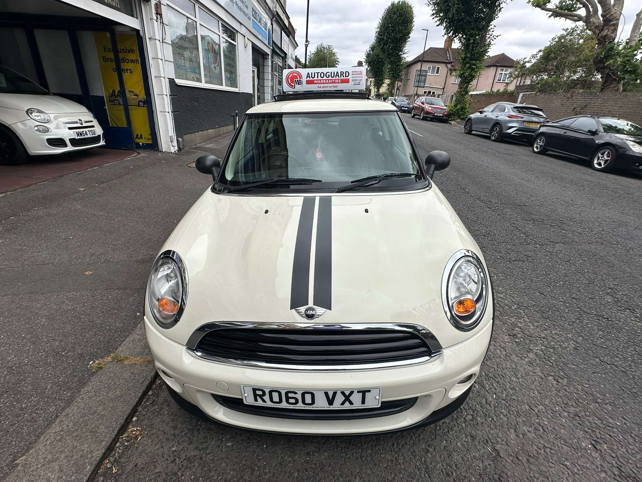 A 2010 MINI HATCH 1.6 One Hatchback 3dr Petrol Manual Euro 5 (98 ps) A 2010 MINI HATCH 1.6 One Hatchback 3dr Petrol Manual Euro 5 (98 ps)