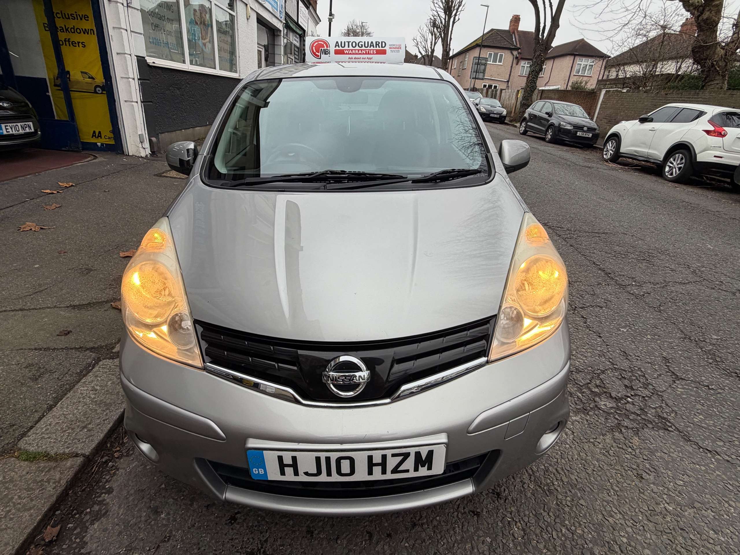 A 2010 NISSAN NOTE 1.6 16V Tekna Hatchback 5dr Petrol Auto Euro 4 (110 ps) A 2010 NISSAN NOTE 1.6 16V Tekna Hatchback 5dr Petrol Auto Euro 4 (110 ps)