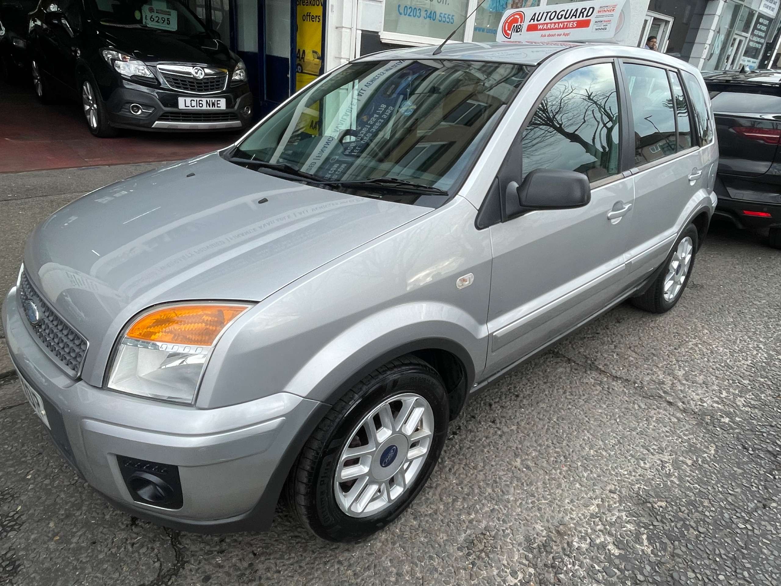 A 2008 FORD FUSION 1.6 Zetec Climate Hatchback 5dr Petrol Automatic (181 g/km, 99 bhp) A 2008 FORD FUSION 1.6 Zetec Climate Hatchback 5dr Petrol Automatic (181 g/km, 99 bhp)
