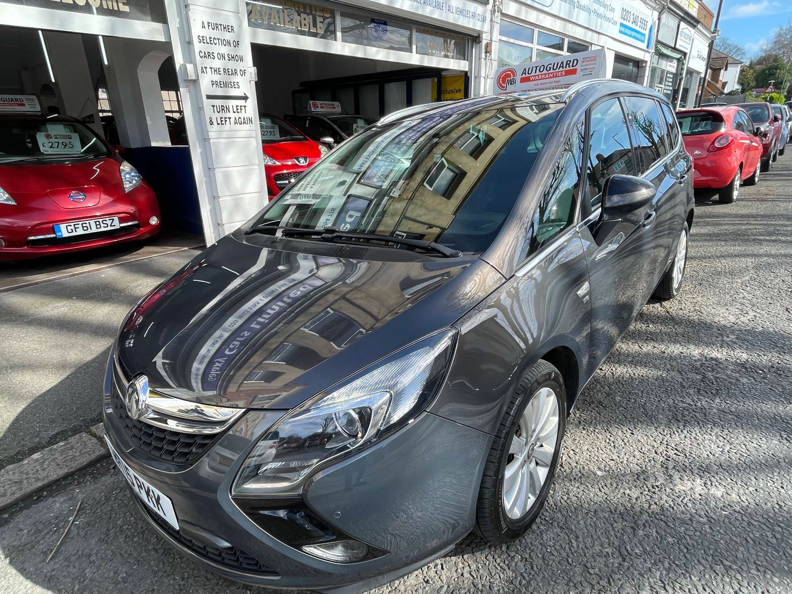 A 2015 VAUXHALL ZAFIRA TOURER 1.4i Turbo SE MPV 5dr Petrol Auto Euro 6 (140 ps) A 2015 VAUXHALL ZAFIRA TOURER 1.4i Turbo SE MPV 5dr Petrol Auto Euro 6 (140 ps)