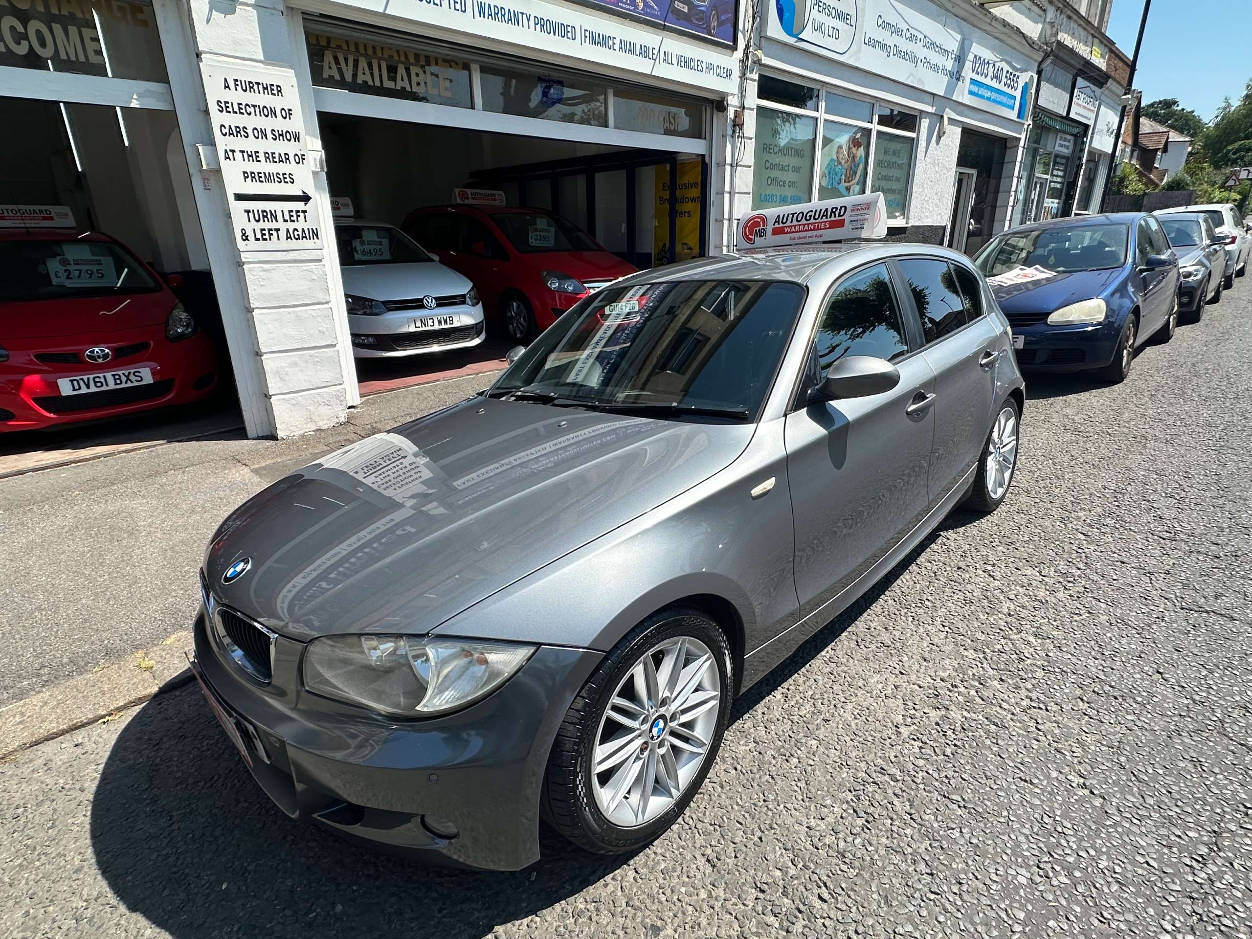 A 2009 BMW 1 SERIES 1.6 116i M Sport Hatchback 5dr Petrol Manual Euro 4 (122 bhp) A 2009 BMW 1 SERIES 1.6 116i M Sport Hatchback 5dr Petrol Manual Euro 4 (122 bhp)