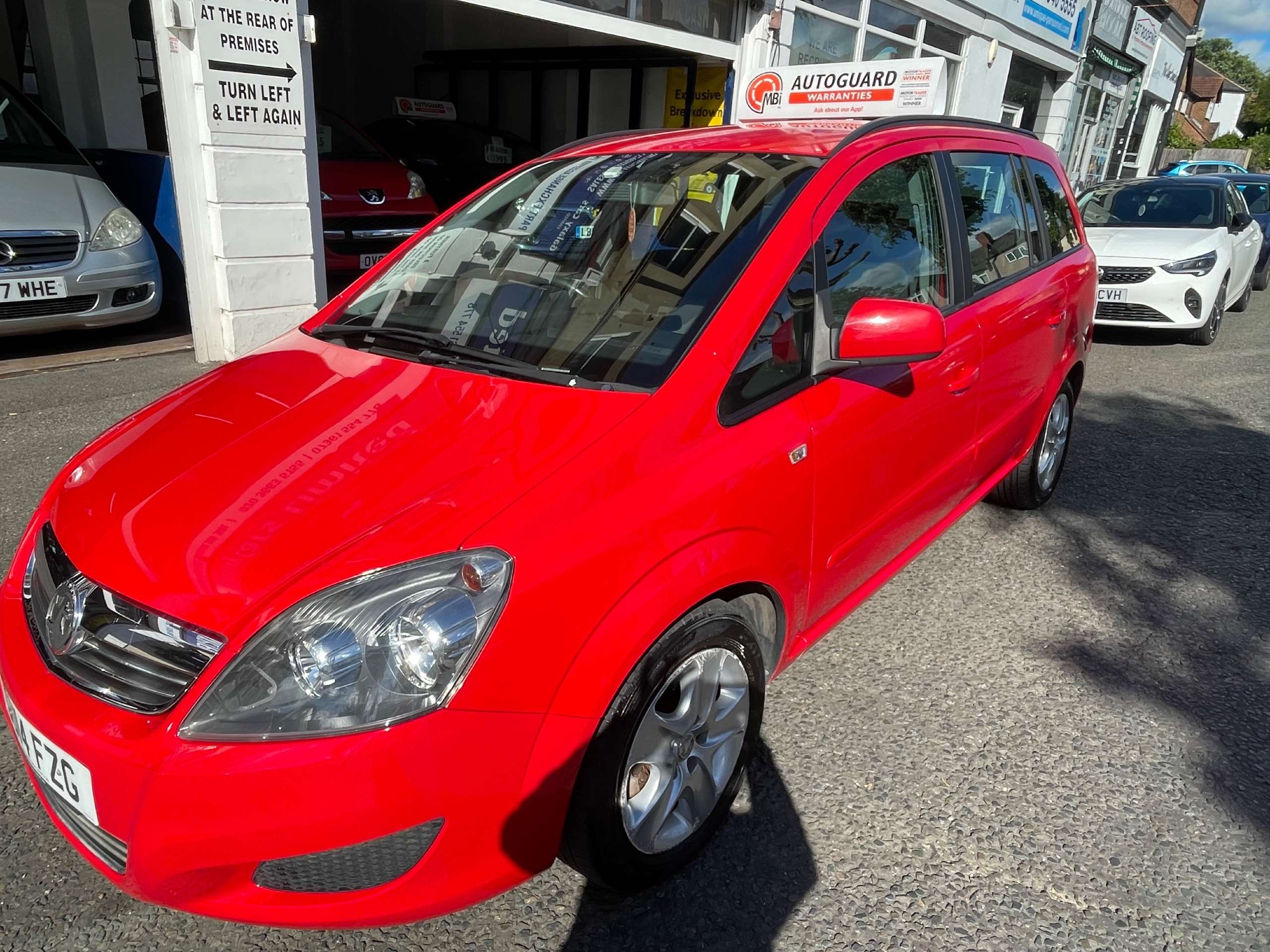 A 2014 VAUXHALL ZAFIRA 1.8 16V Exclusiv MPV 5dr Petrol Manual Euro 5 (120 ps) A 2014 VAUXHALL ZAFIRA 1.8 16V Exclusiv MPV 5dr Petrol Manual Euro 5 (120 ps)