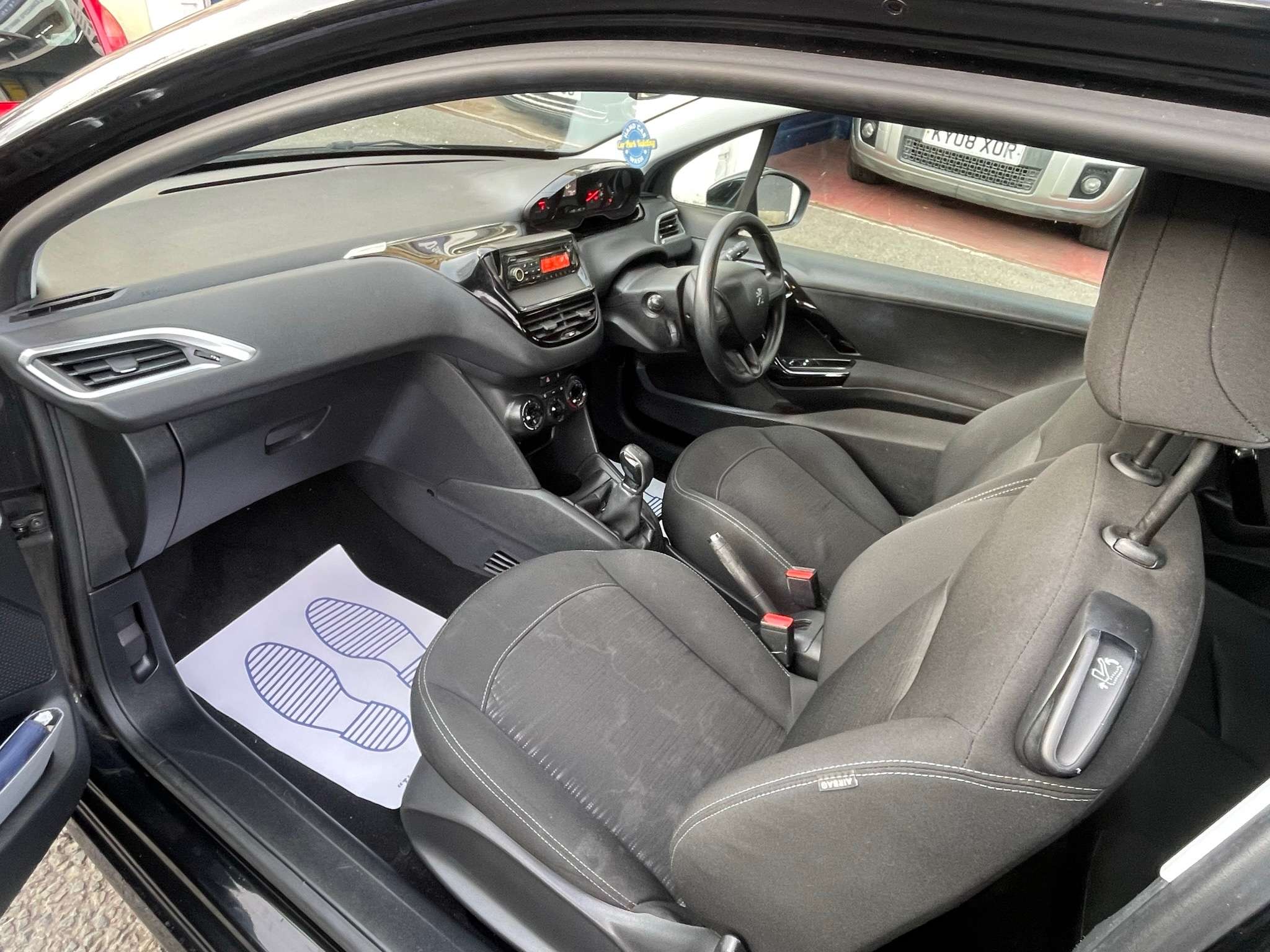 2013 PEUGEOT 208 2013 PEUGEOT 208