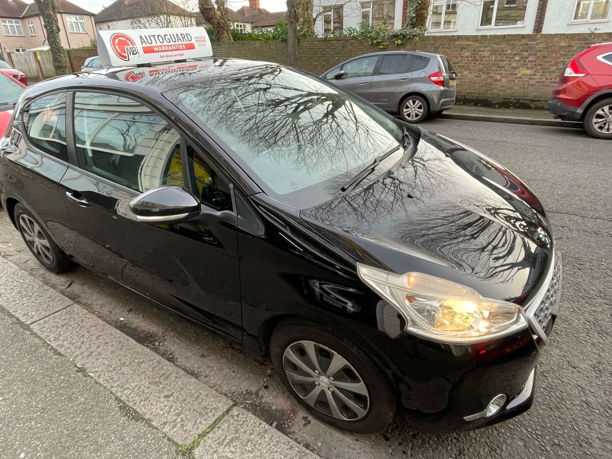 A 2013 PEUGEOT 208 1.2 VTi Access+ Hatchback 3dr Petrol Manual Euro 5 (82 ps) A 2013 PEUGEOT 208 1.2 VTi Access+ Hatchback 3dr Petrol Manual Euro 5 (82 ps)