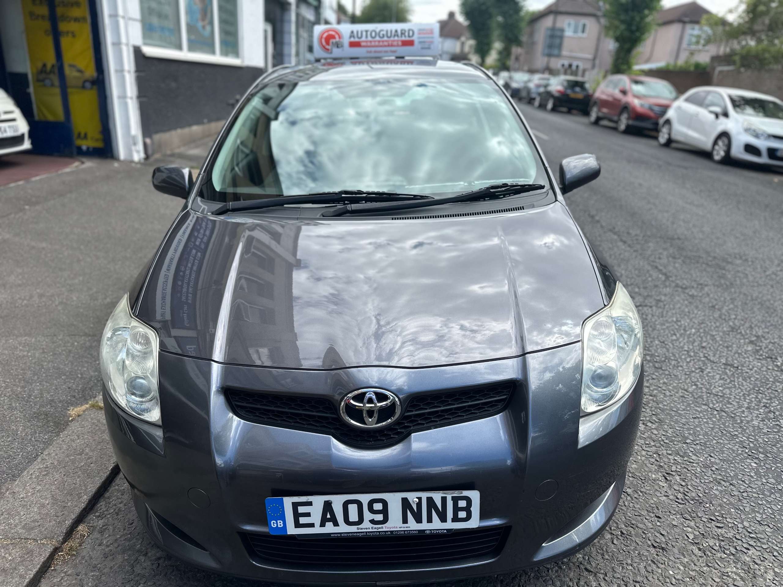 A 2009 TOYOTA AURIS 1.6 V-Matic TR Hatchback 5dr Petrol Manual (153 g/km, 124 bhp) A 2009 TOYOTA AURIS 1.6 V-Matic TR Hatchback 5dr Petrol Manual (153 g/km, 124 bhp)