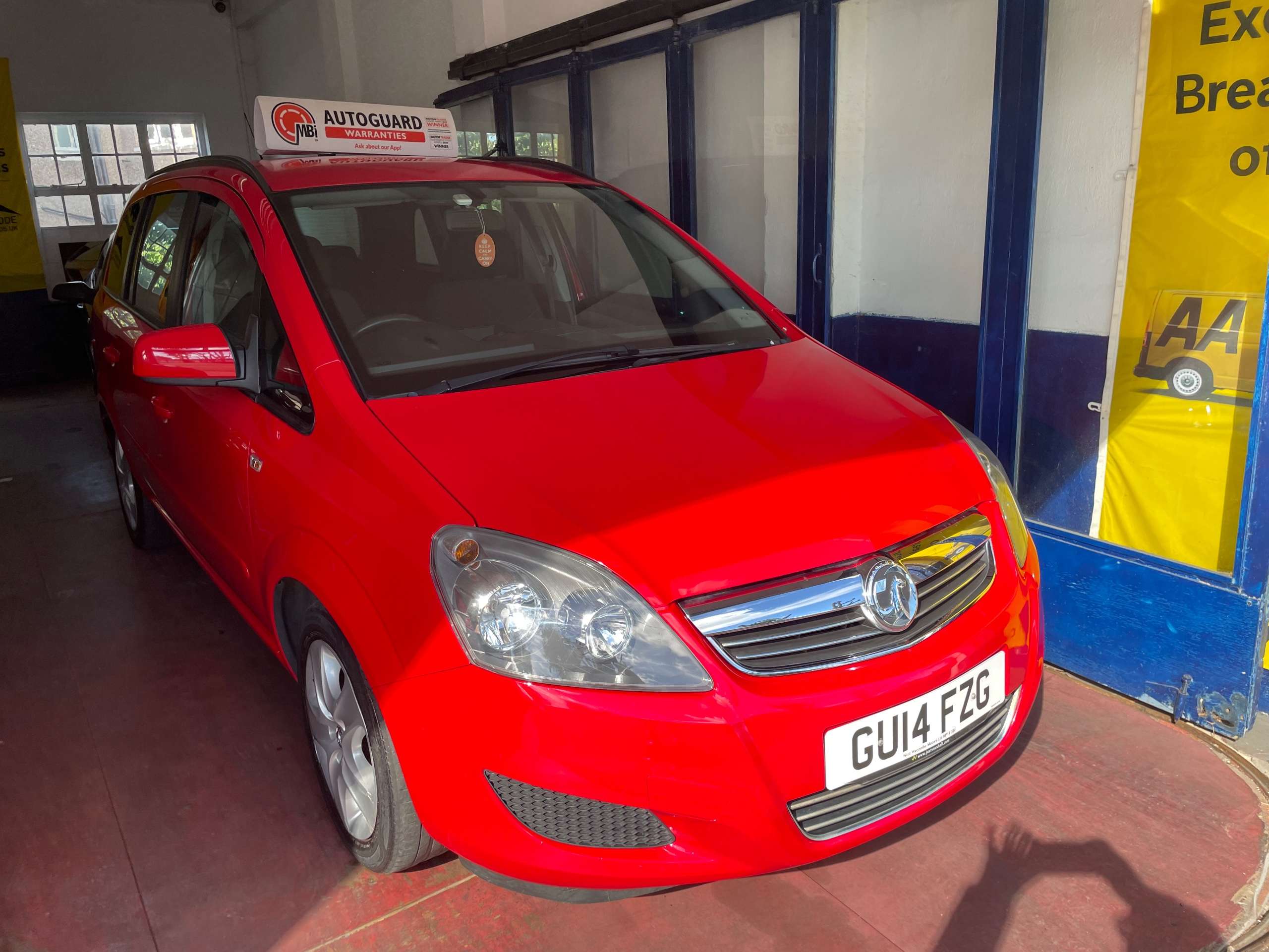 A 2014 VAUXHALL ZAFIRA 1.8 16V Exclusiv MPV 5dr Petrol Manual Euro 5 (120 ps) A 2014 VAUXHALL ZAFIRA 1.8 16V Exclusiv MPV 5dr Petrol Manual Euro 5 (120 ps)