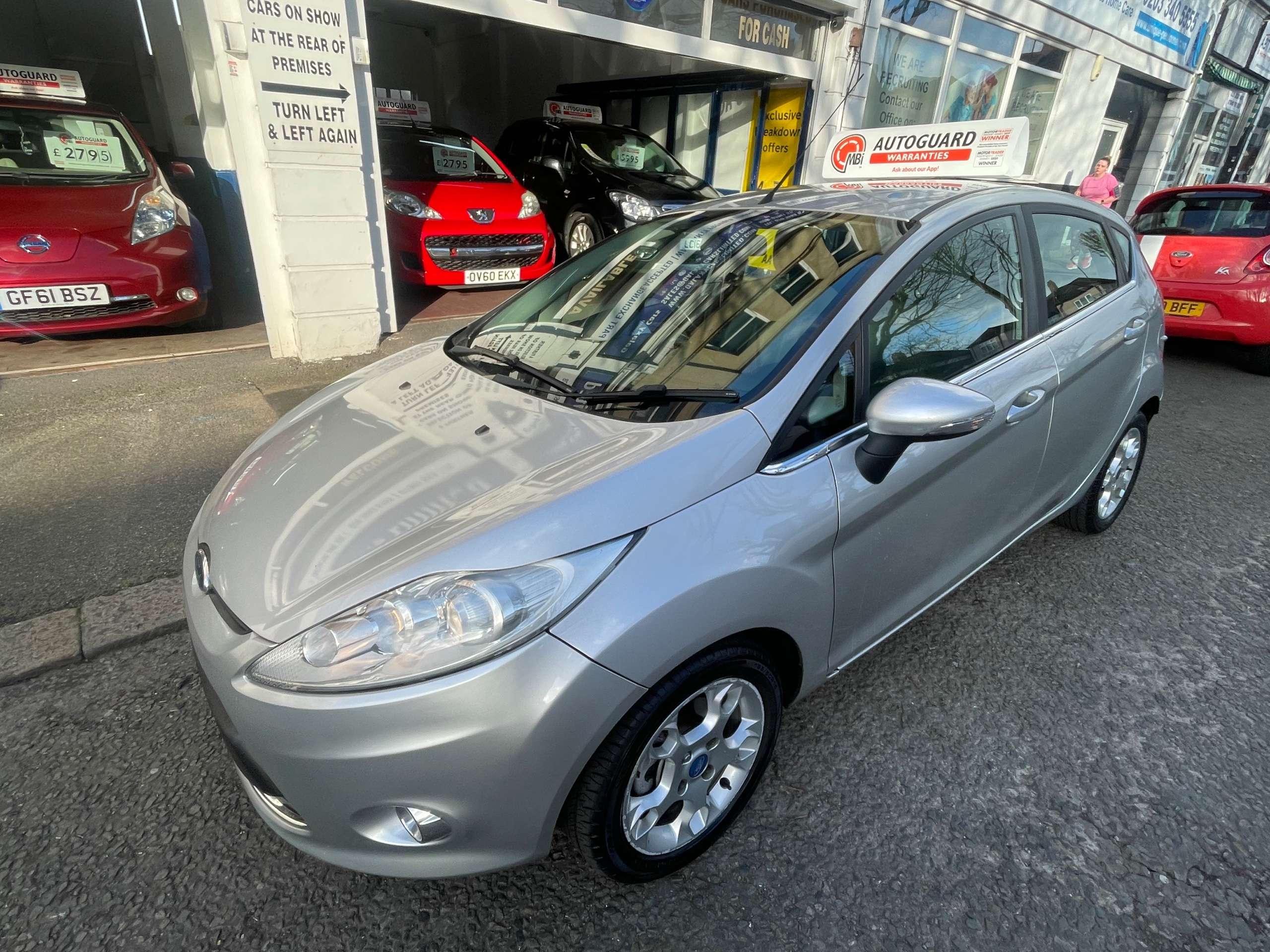 A 2012 FORD FIESTA 1.4 Zetec Hatchback 5dr Petrol Automatic (154 g/km, 94 bhp) A 2012 FORD FIESTA 1.4 Zetec Hatchback 5dr Petrol Automatic (154 g/km, 94 bhp)