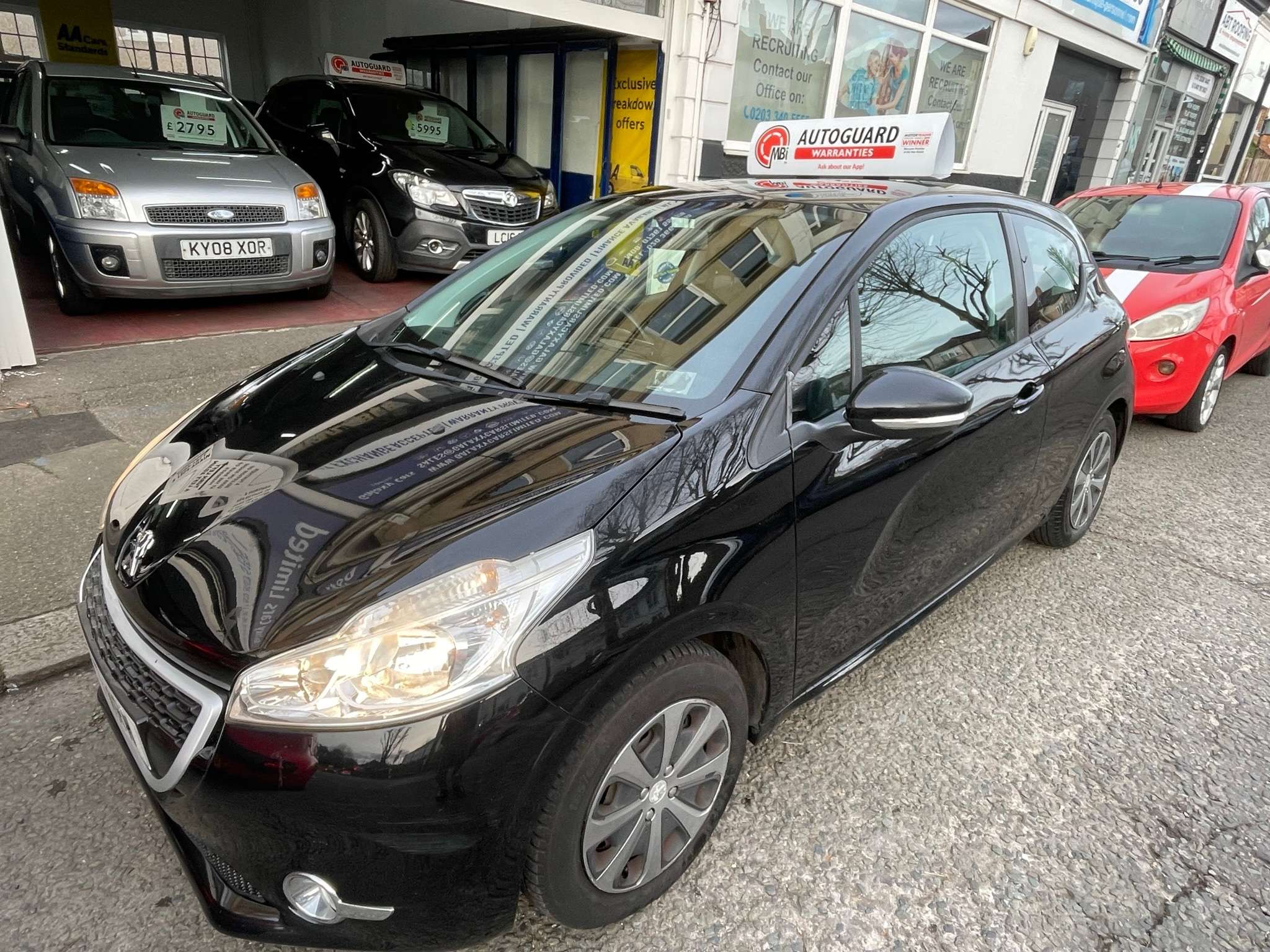 A 2013 PEUGEOT 208 1.2 VTi Access+ Hatchback 3dr Petrol Manual Euro 5 (82 ps) A 2013 PEUGEOT 208 1.2 VTi Access+ Hatchback 3dr Petrol Manual Euro 5 (82 ps)