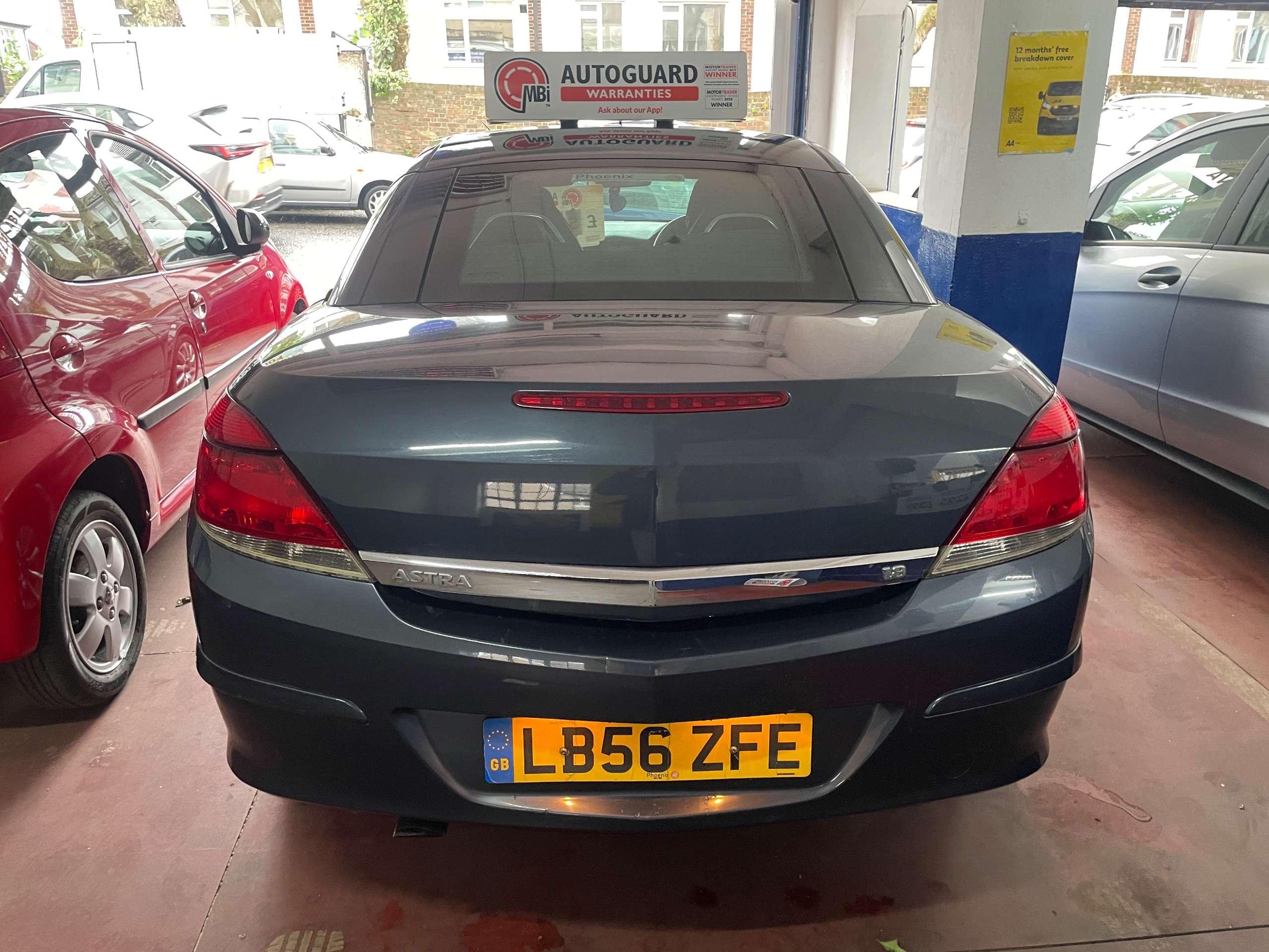 A 2006 VAUXHALL ASTRA 1.8i 16v Sport Twin Top 2dr Petrol Automatic (194 g/km, 138 bhp) A 2006 VAUXHALL ASTRA 1.8i 16v Sport Twin Top 2dr Petrol Automatic (194 g/km, 138 bhp)