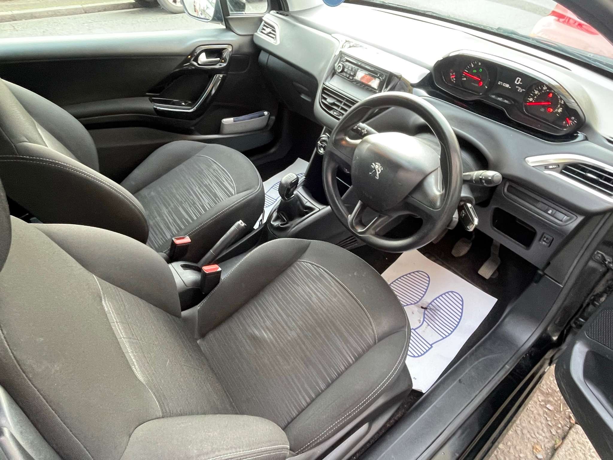 2013 PEUGEOT 208 2013 PEUGEOT 208