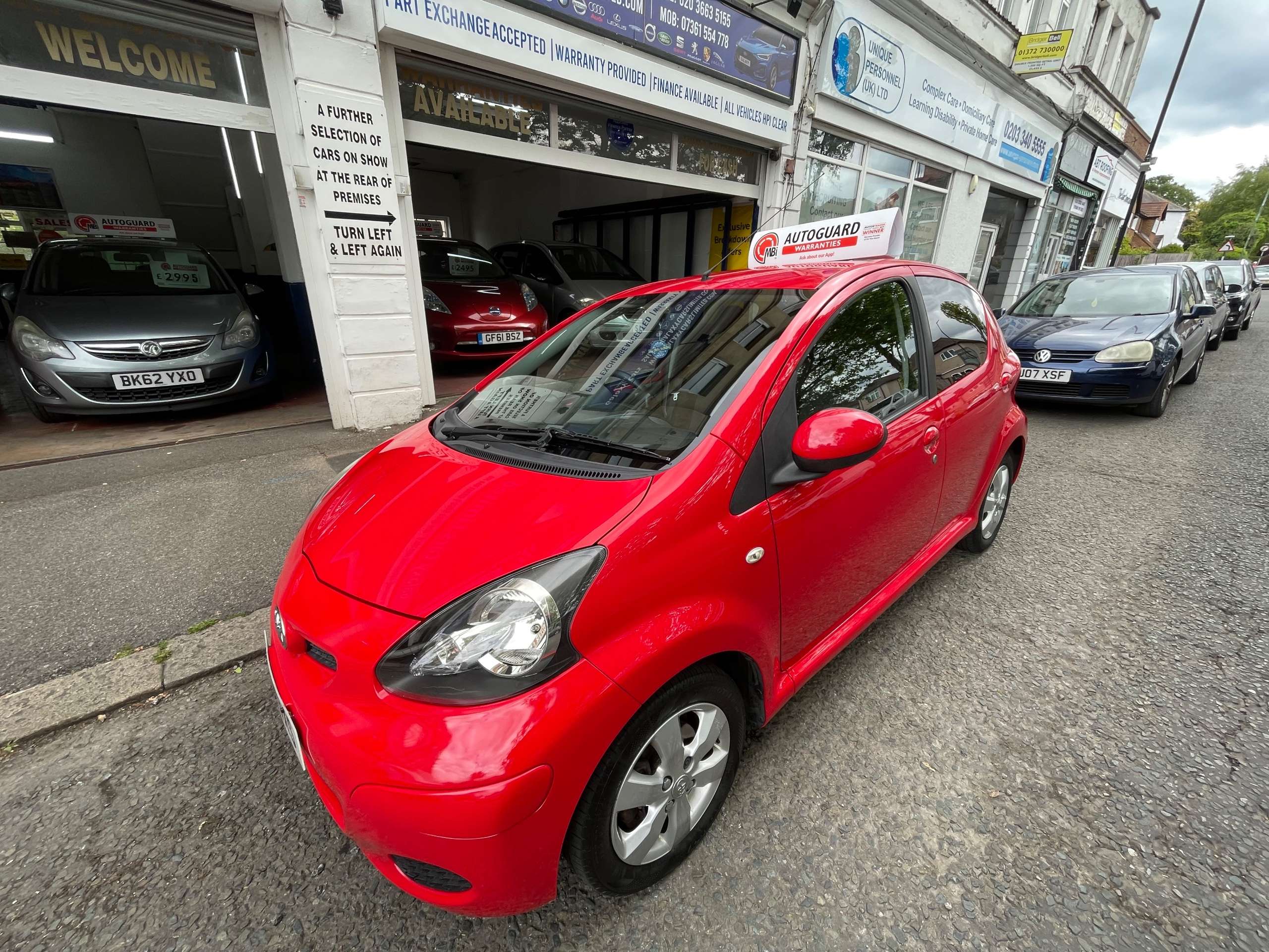 A 2011 TOYOTA AYGO 1.0 VVT-i Go Hatchback 5dr Petrol Manual Euro 5 (67 ps) A 2011 TOYOTA AYGO 1.0 VVT-i Go Hatchback 5dr Petrol Manual Euro 5 (67 ps)
