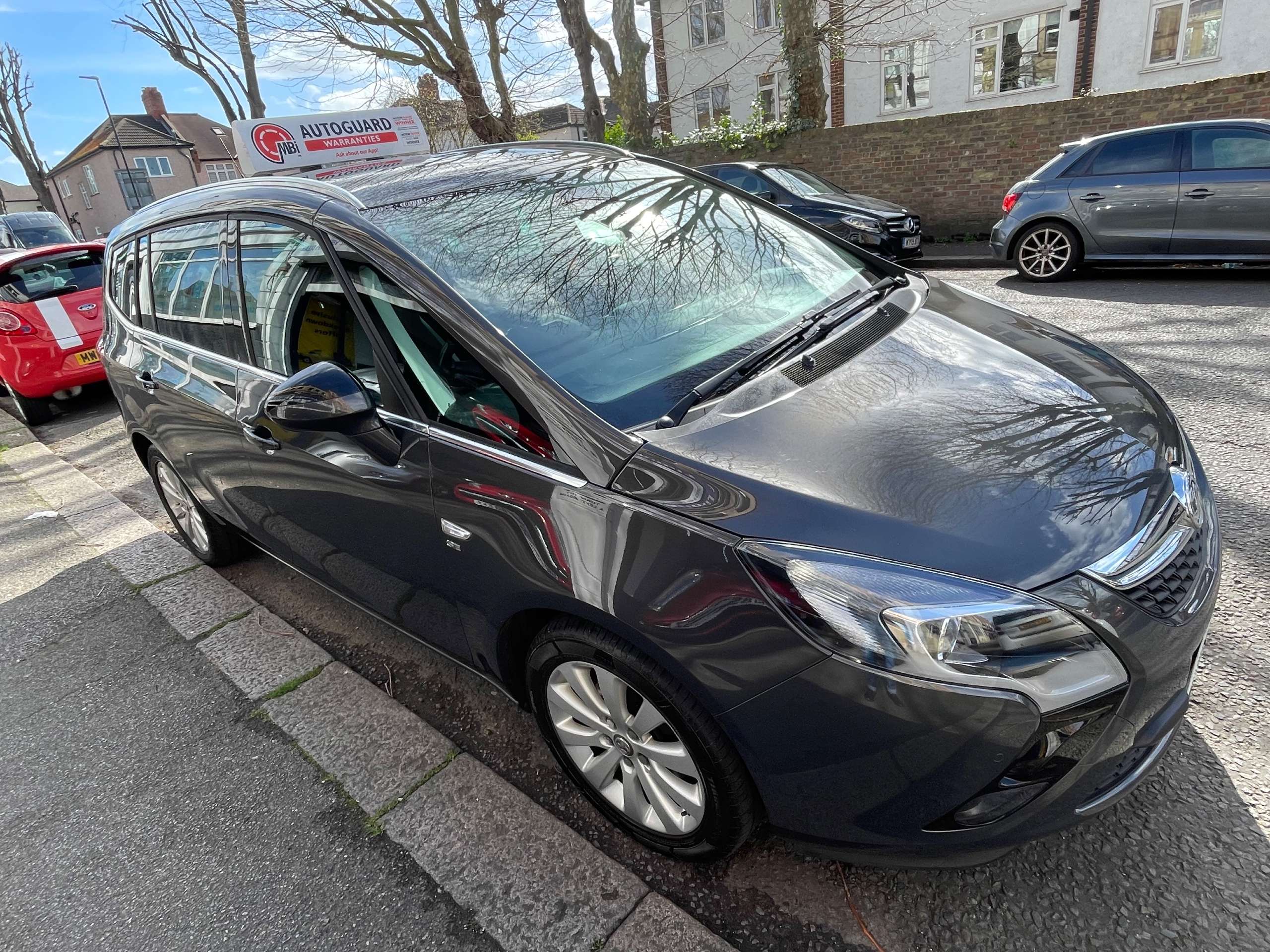 A 2015 VAUXHALL ZAFIRA TOURER 1.4i Turbo SE MPV 5dr Petrol Auto Euro 6 (140 ps) A 2015 VAUXHALL ZAFIRA TOURER 1.4i Turbo SE MPV 5dr Petrol Auto Euro 6 (140 ps)