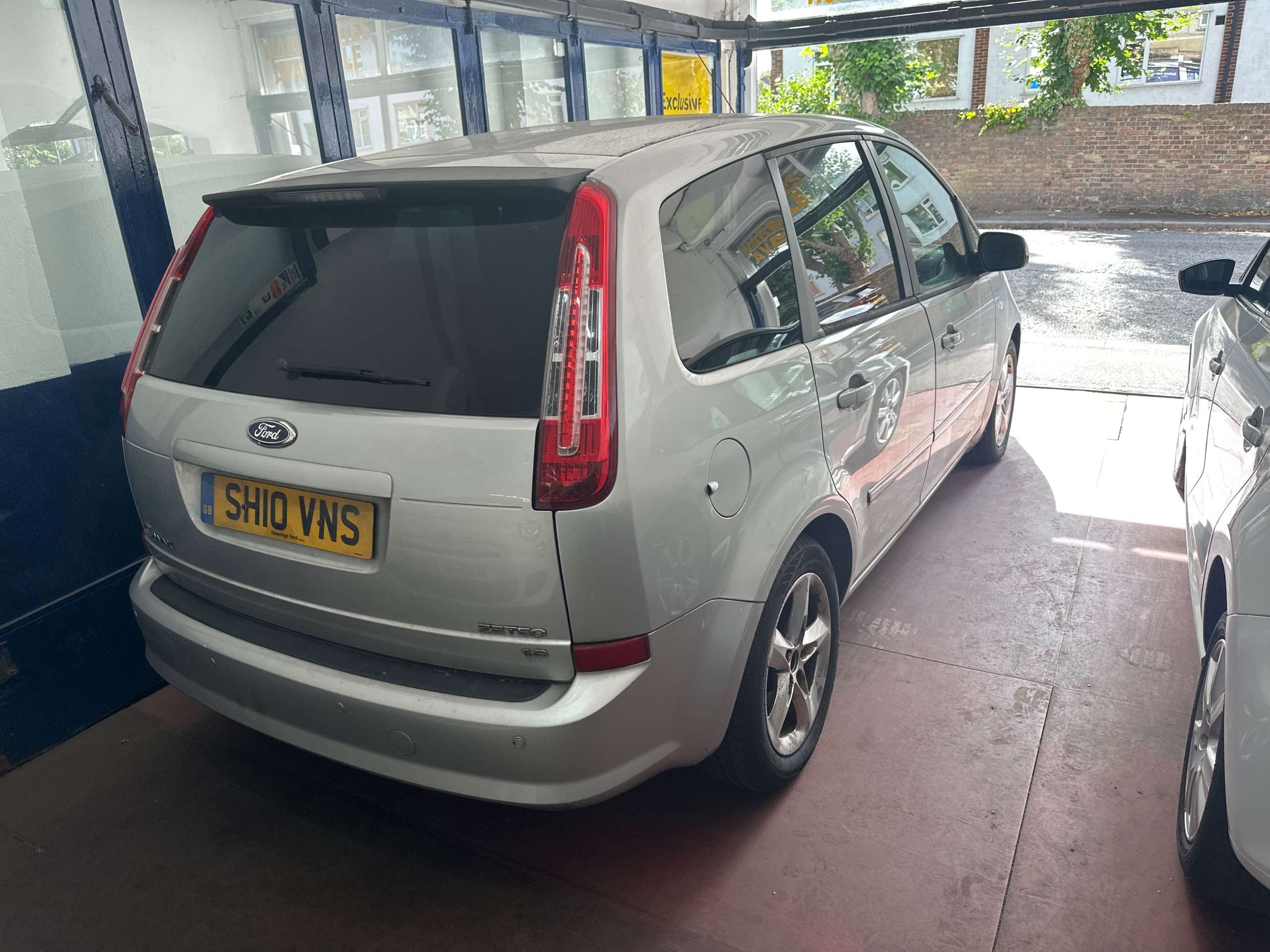 A 2010 FORD C-MAX 1.6 16v Zetec MPV 5dr Petrol Manual (164 g/km, 99 bhp) A 2010 FORD C-MAX 1.6 16v Zetec MPV 5dr Petrol Manual (164 g/km, 99 bhp)