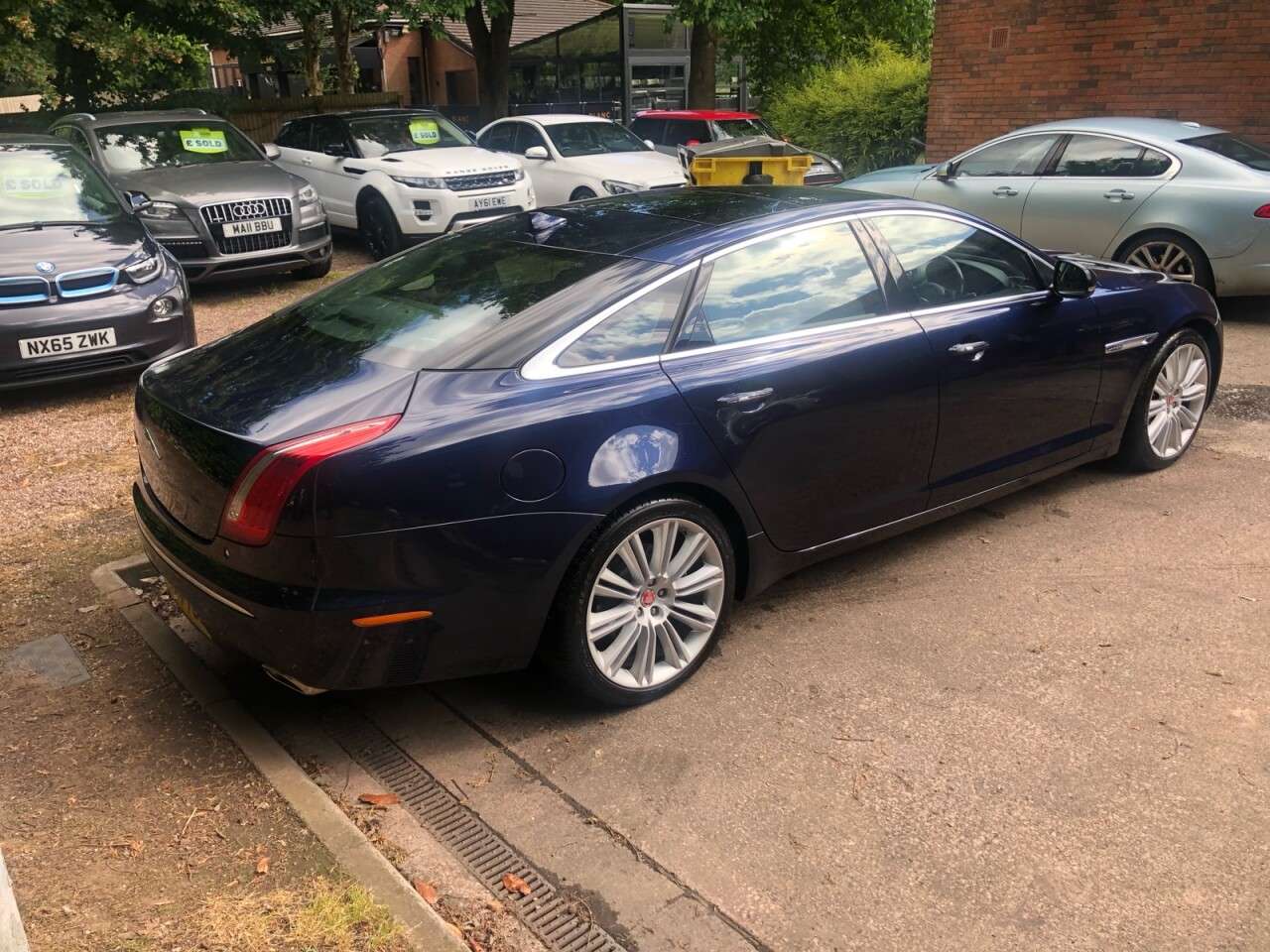 A 2014 JAGUAR XJ 3.0 D V6 PORTFOLIO L 4d AUTO 275 BHP LWB REVERSING CAMERA -CRUISE-2XKEYS A 2014 JAGUAR XJ 3.0 D V6 PORTFOLIO L 4d AUTO 275 BHP LWB REVERSING CAMERA -CRUISE-2XKEYS