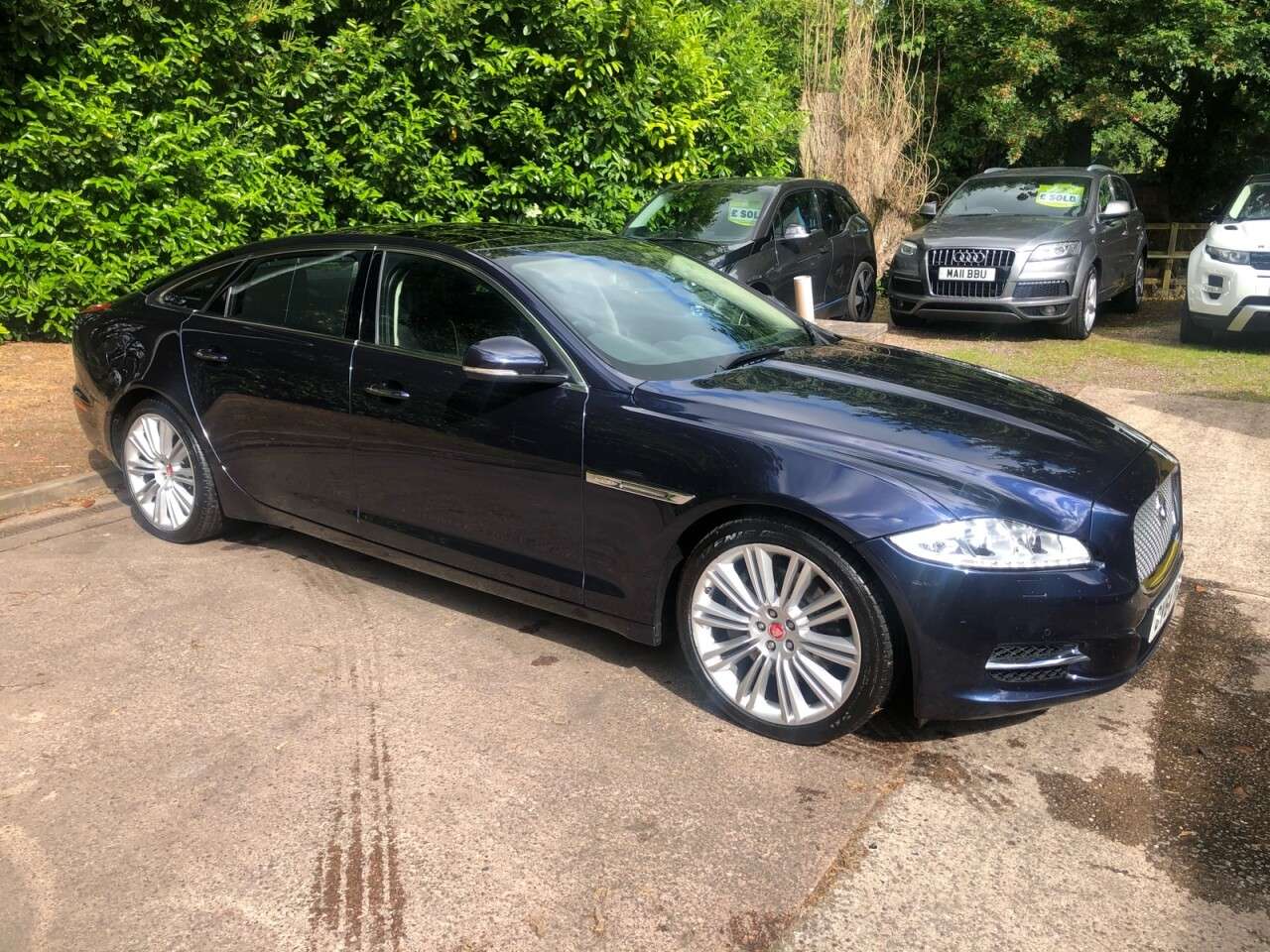 A 2014 JAGUAR XJ 3.0 D V6 PORTFOLIO L 4d AUTO 275 BHP LWB REVERSING CAMERA -CRUISE-2XKEYS A 2014 JAGUAR XJ 3.0 D V6 PORTFOLIO L 4d AUTO 275 BHP LWB REVERSING CAMERA -CRUISE-2XKEYS