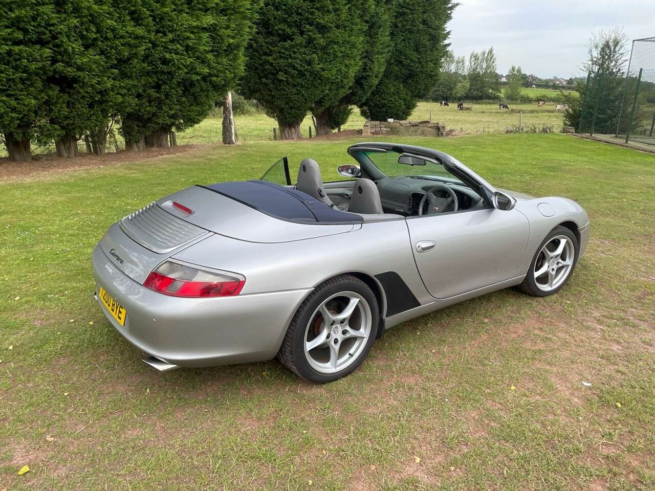 A 2003 PORSCHE 911 3.6 CARRERA 2 2d 316 BHP FACTORY HARD TOP INCLUDED A 2003 PORSCHE 911 3.6 CARRERA 2 2d 316 BHP FACTORY HARD TOP INCLUDED