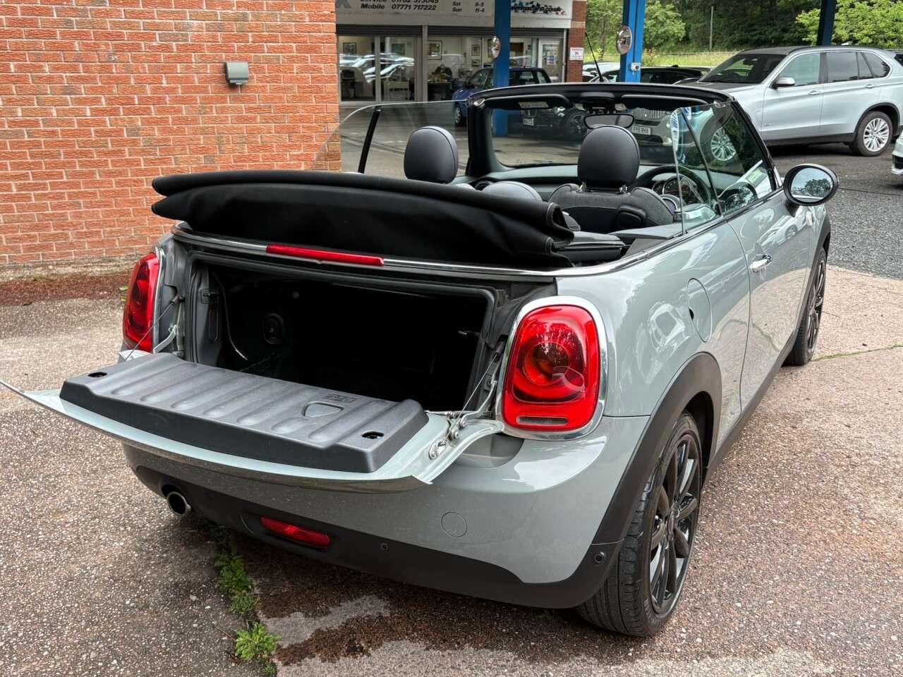 A 2017 MINI CONVERTIBLE 1.5 Cooper Convertible 2dr Petrol Manual Euro 6 (s/s) (136 ps) HIGH SPEC,CH A 2017 MINI CONVERTIBLE 1.5 Cooper Convertible 2dr Petrol Manual Euro 6 (s/s) (136 ps) HIGH SPEC,CH