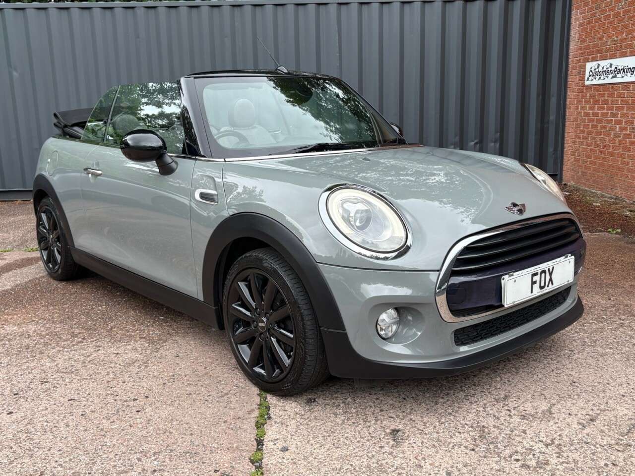 A 2017 MINI CONVERTIBLE 1.5 Cooper Convertible 2dr Petrol Manual Euro 6 (s/s) (136 ps) HIGH SPEC,CH A 2017 MINI CONVERTIBLE 1.5 Cooper Convertible 2dr Petrol Manual Euro 6 (s/s) (136 ps) HIGH SPEC,CH