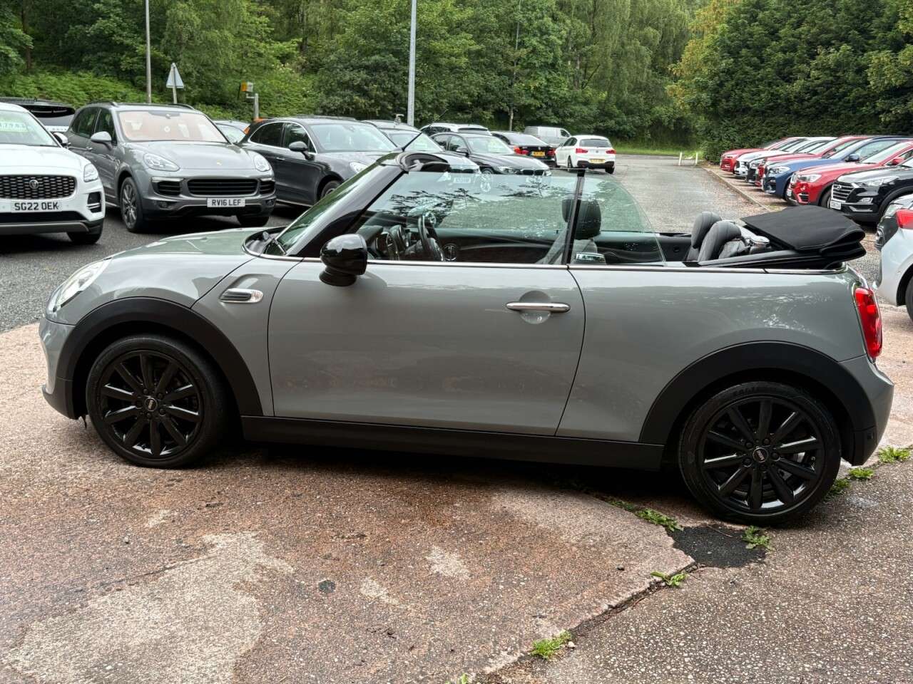 A 2017 MINI CONVERTIBLE 1.5 Cooper Convertible 2dr Petrol Manual Euro 6 (s/s) (136 ps) HIGH SPEC,CH A 2017 MINI CONVERTIBLE 1.5 Cooper Convertible 2dr Petrol Manual Euro 6 (s/s) (136 ps) HIGH SPEC,CH