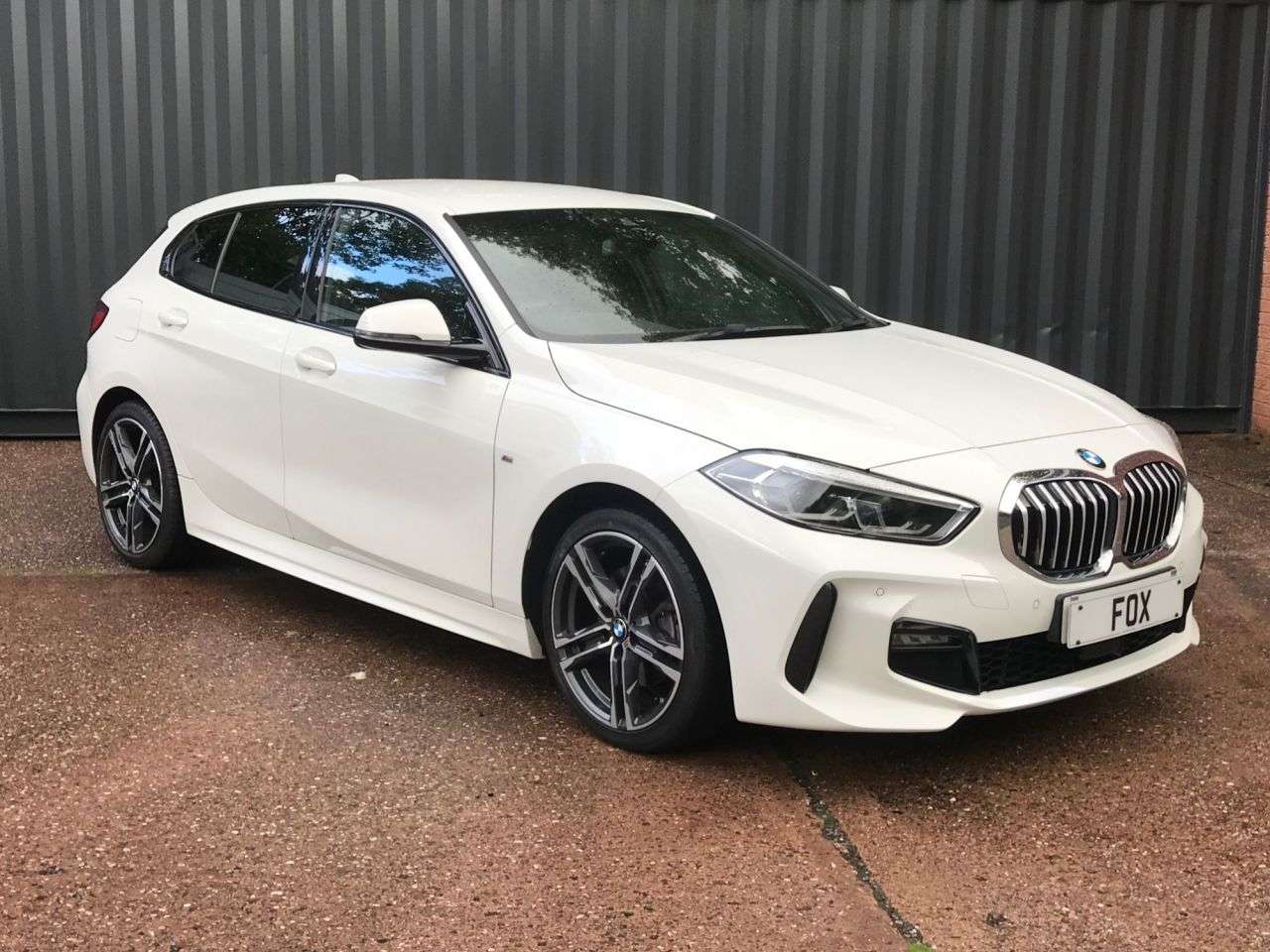 A 2020 BMW 1 SERIES 1.5 118i M Sport Hatchback 5dr Petrol Manual Euro 6 (s/s) (140 ps) BLACK LE A 2020 BMW 1 SERIES 1.5 118i M Sport Hatchback 5dr Petrol Manual Euro 6 (s/s) (140 ps) BLACK LE