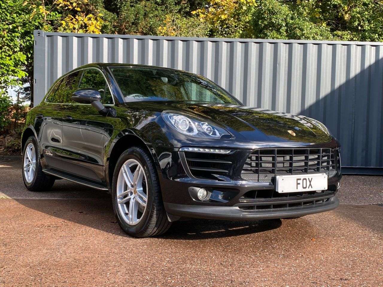 A 2017 PORSCHE MACAN 3.0 V6 S SUV 5dr Petrol PDK 4WD Euro 6 (s/s) (340 ps) BLACK LEATHER A 2017 PORSCHE MACAN 3.0 V6 S SUV 5dr Petrol PDK 4WD Euro 6 (s/s) (340 ps) BLACK LEATHER