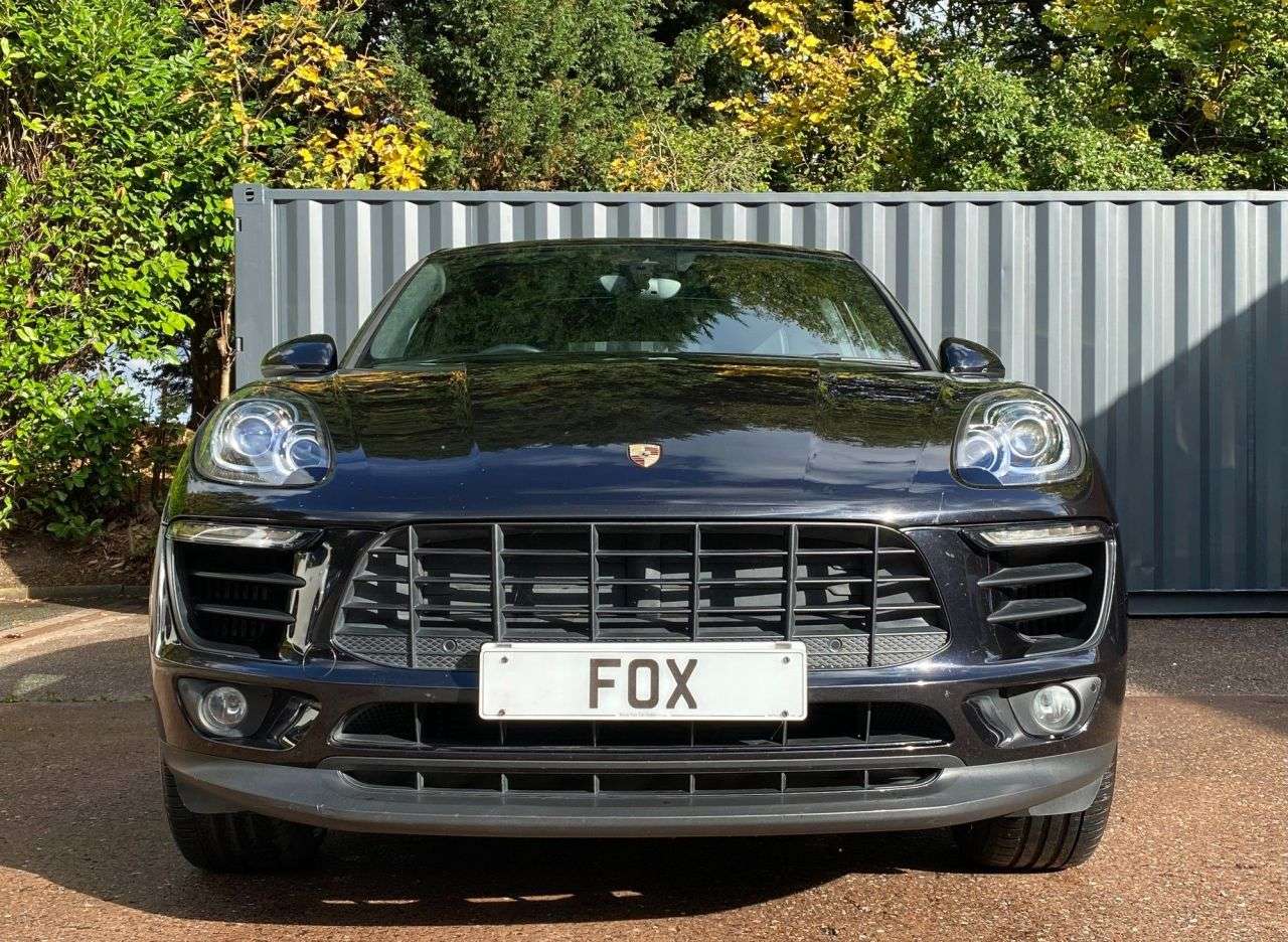 A 2017 PORSCHE MACAN 3.0 V6 S SUV 5dr Petrol PDK 4WD Euro 6 (s/s) (340 ps) BLACK LEATHER A 2017 PORSCHE MACAN 3.0 V6 S SUV 5dr Petrol PDK 4WD Euro 6 (s/s) (340 ps) BLACK LEATHER