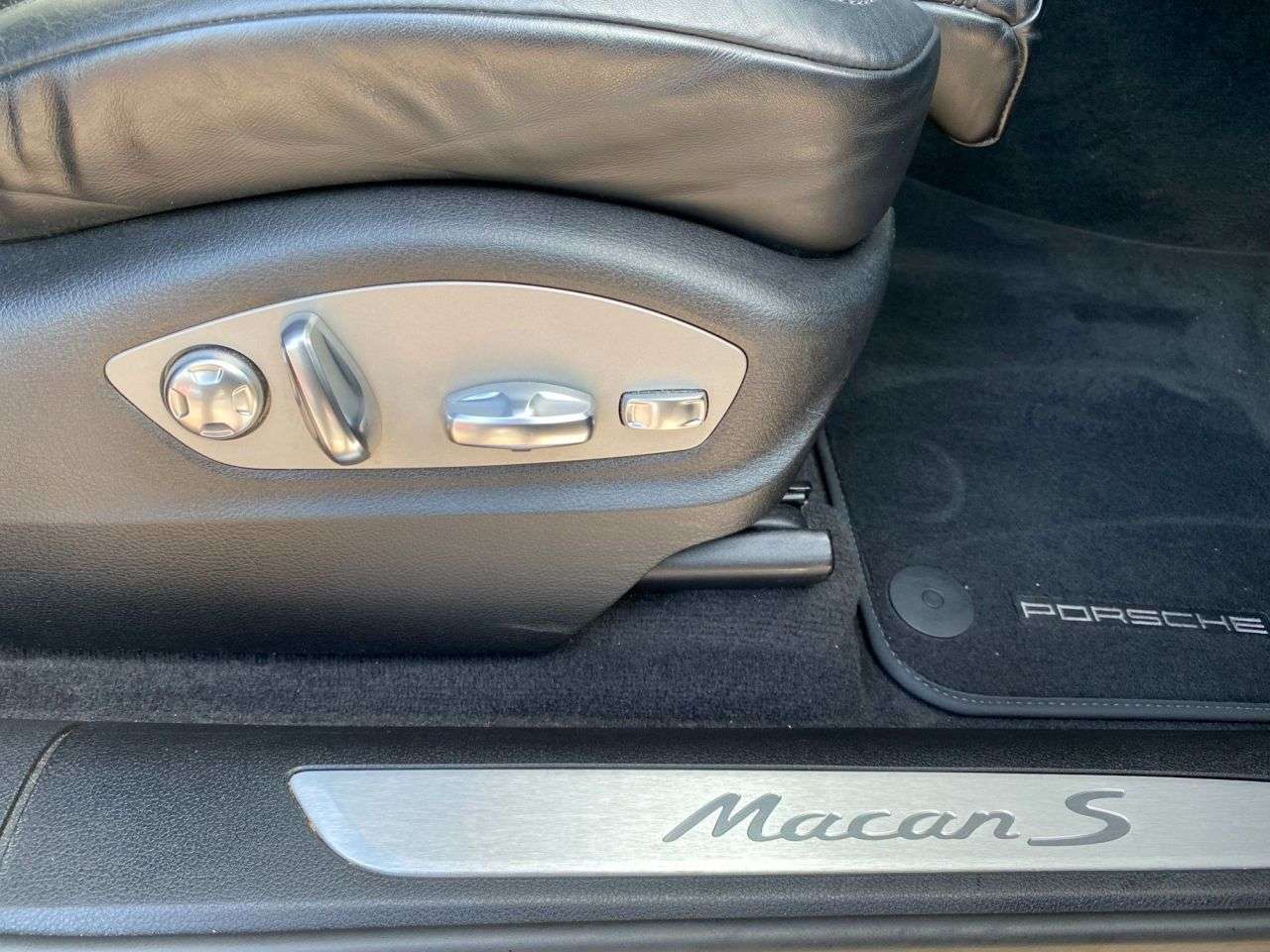 2017 PORSCHE MACAN 2017 PORSCHE MACAN