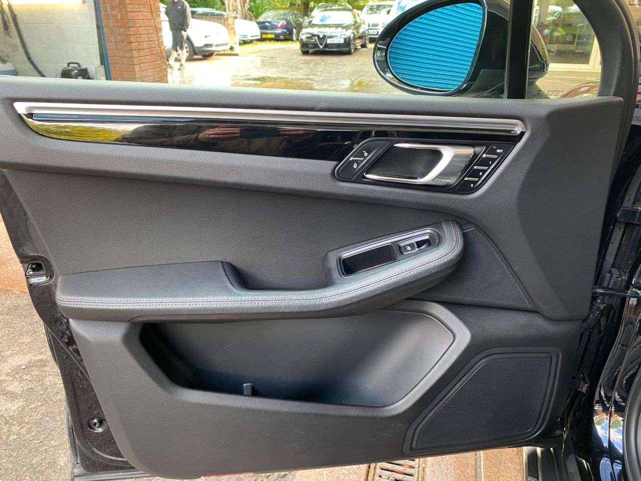 2017 PORSCHE MACAN 2017 PORSCHE MACAN