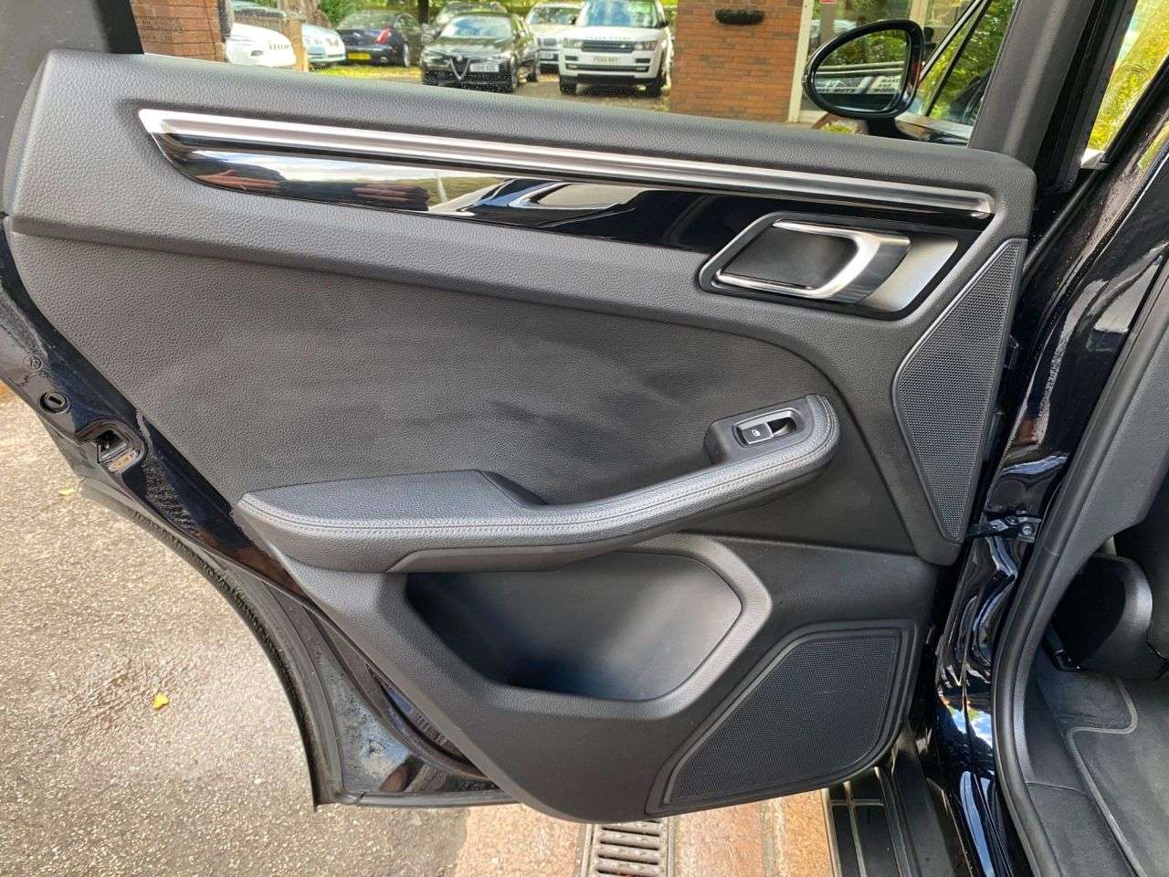 2017 PORSCHE MACAN 2017 PORSCHE MACAN