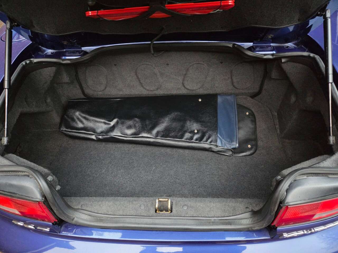 2002 ASTON MARTIN DB7 2002 ASTON MARTIN DB7