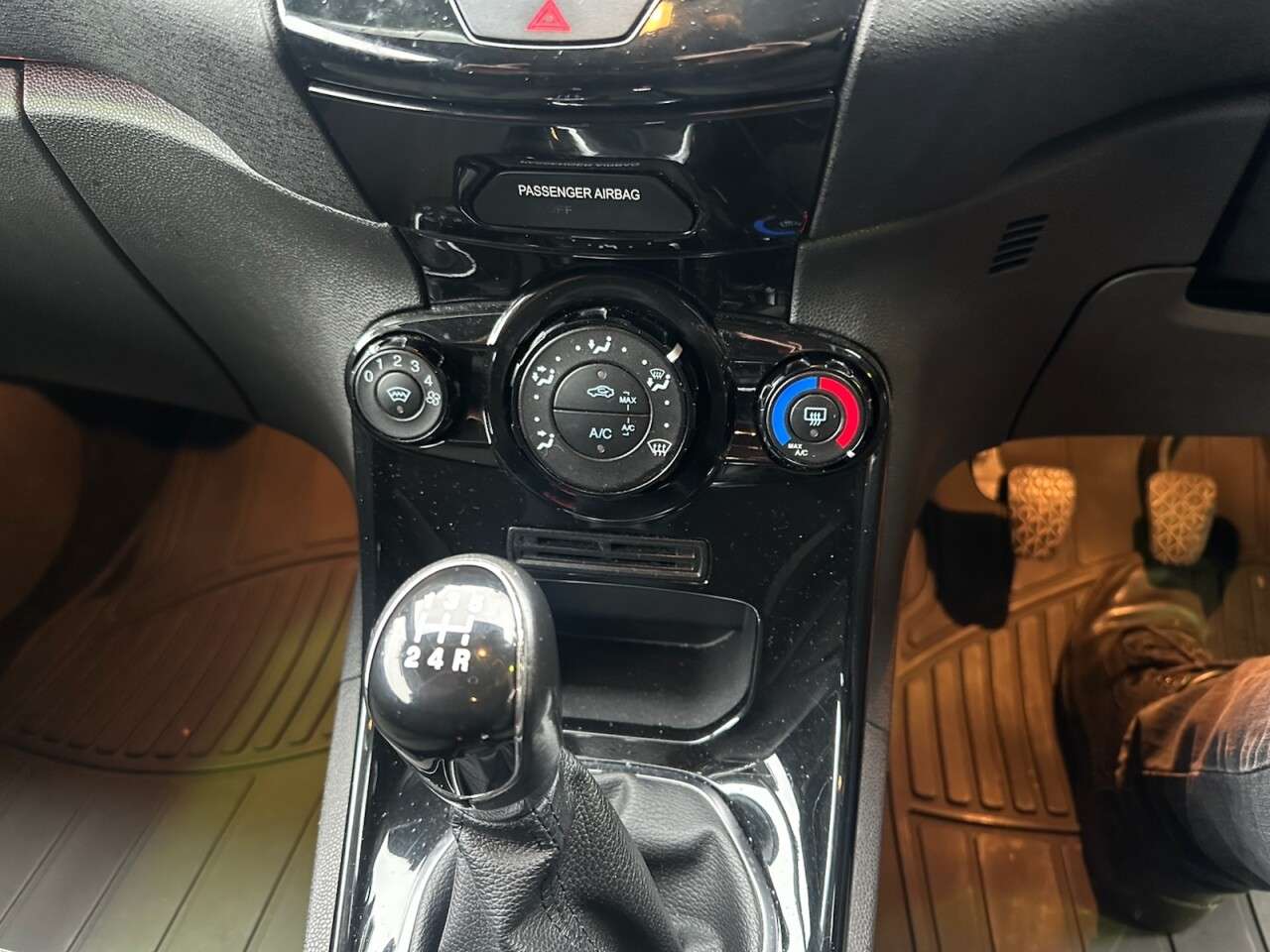 2015 FORD FIESTA 2015 FORD FIESTA