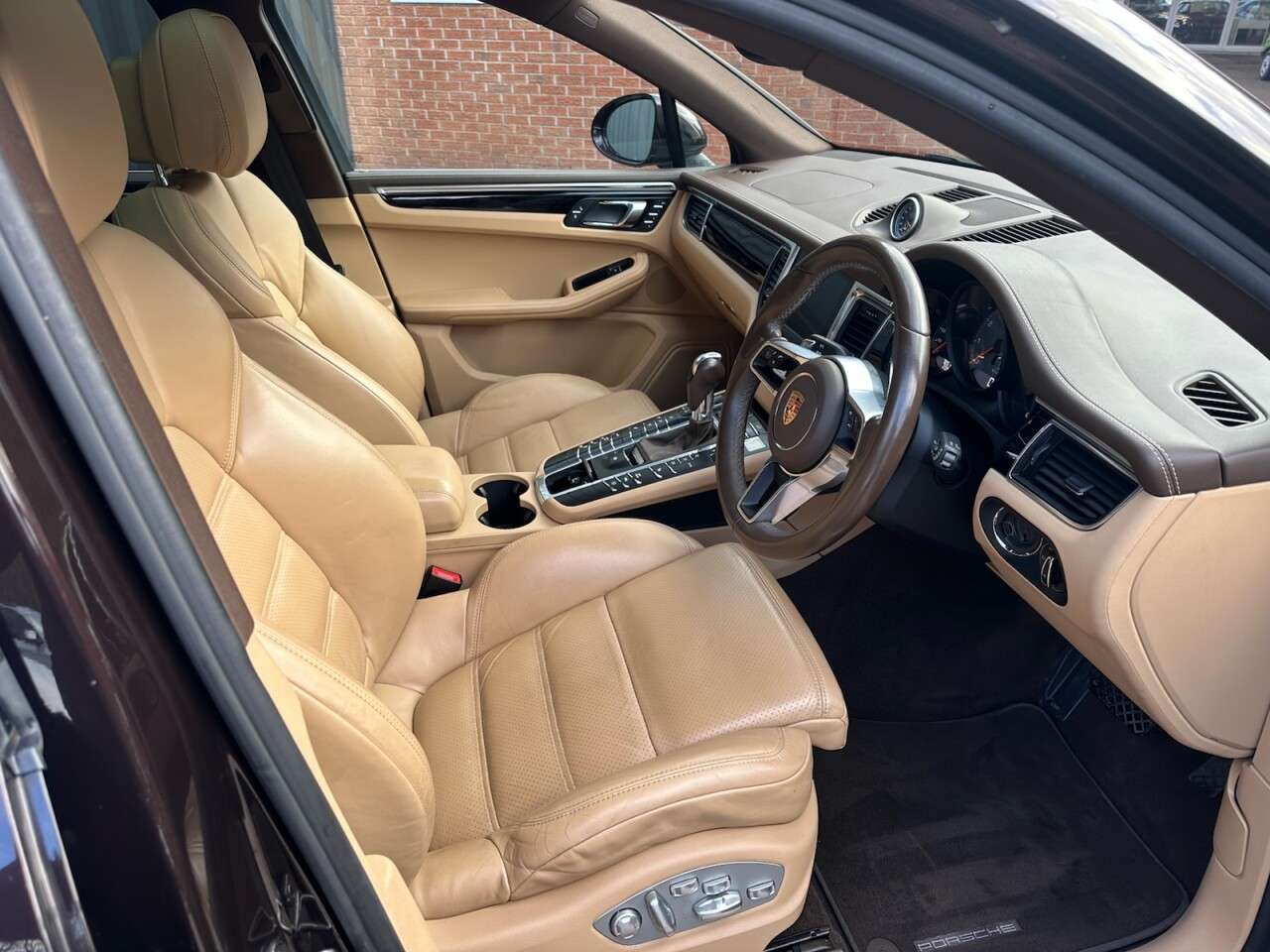 2016 PORSCHE MACAN 2016 PORSCHE MACAN