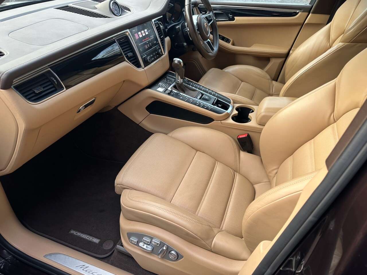 2016 PORSCHE MACAN 2016 PORSCHE MACAN