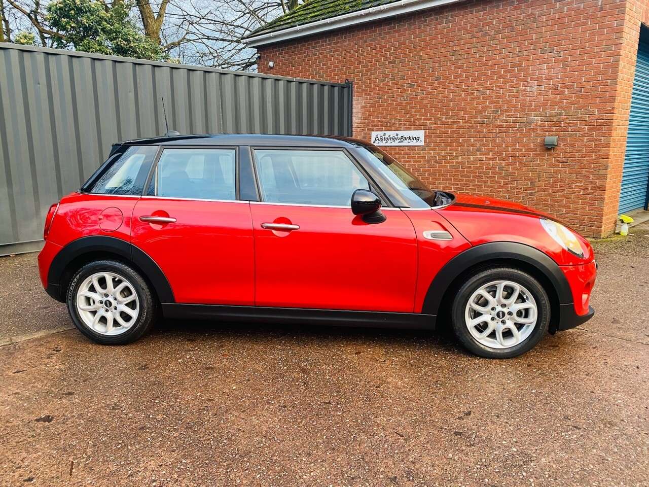 A 2017 MINI HATCH 1.5 Cooper Hatchback 5dr Petrol Manual Euro 6 (s/s) (136 ps) SAT NAV,GREAT A 2017 MINI HATCH 1.5 Cooper Hatchback 5dr Petrol Manual Euro 6 (s/s) (136 ps) SAT NAV,GREAT
