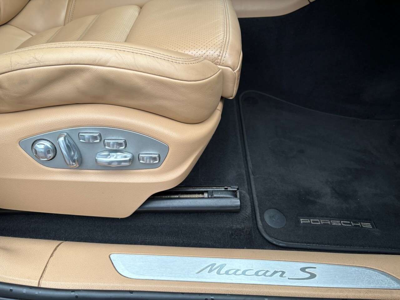 2016 PORSCHE MACAN 2016 PORSCHE MACAN