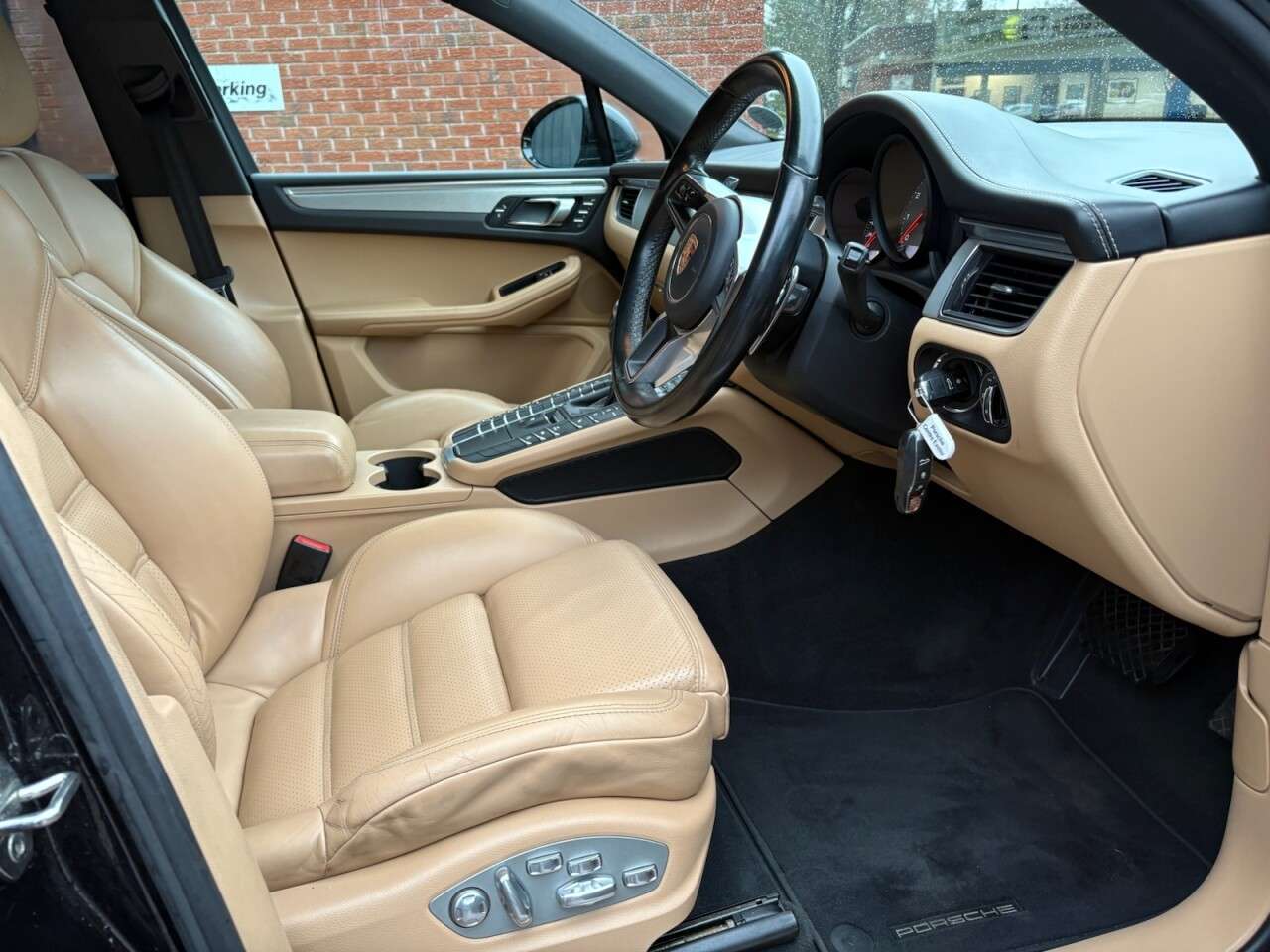 2016 PORSCHE MACAN 2016 PORSCHE MACAN