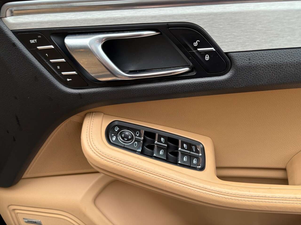 2016 PORSCHE MACAN 2016 PORSCHE MACAN