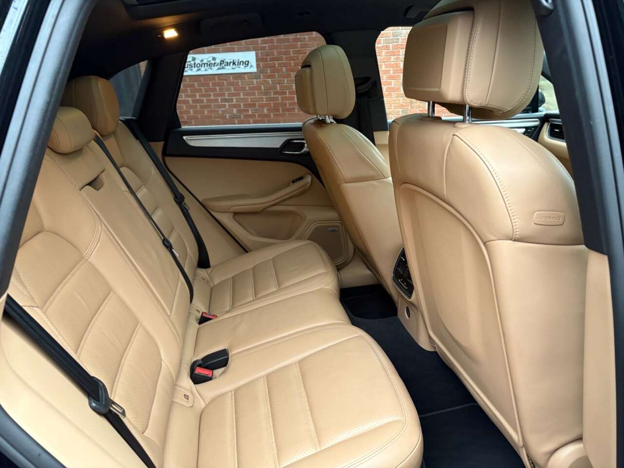 2016 PORSCHE MACAN 2016 PORSCHE MACAN