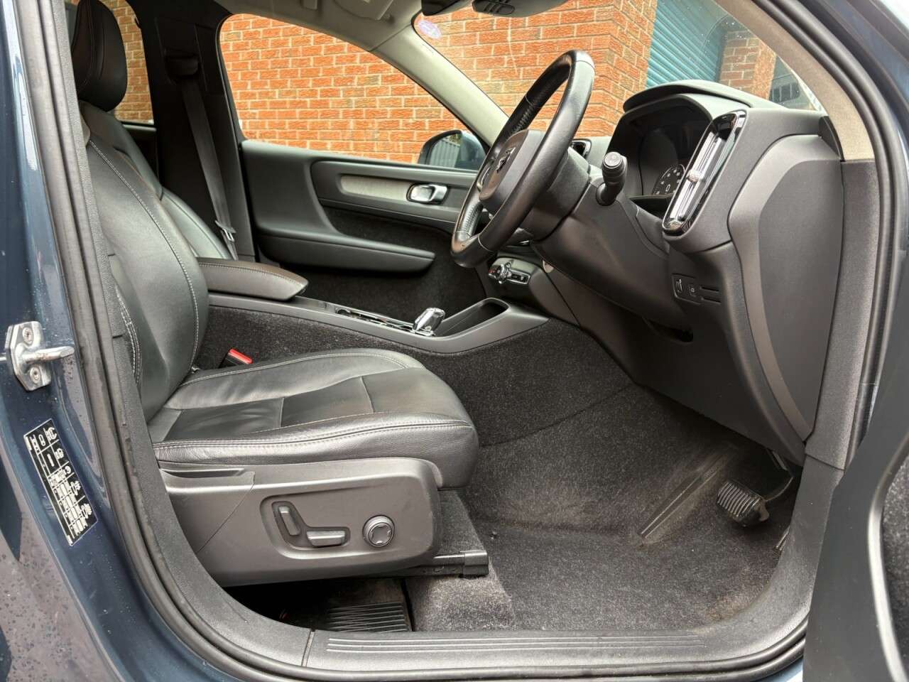 2019 VOLVO XC40 2019 VOLVO XC40