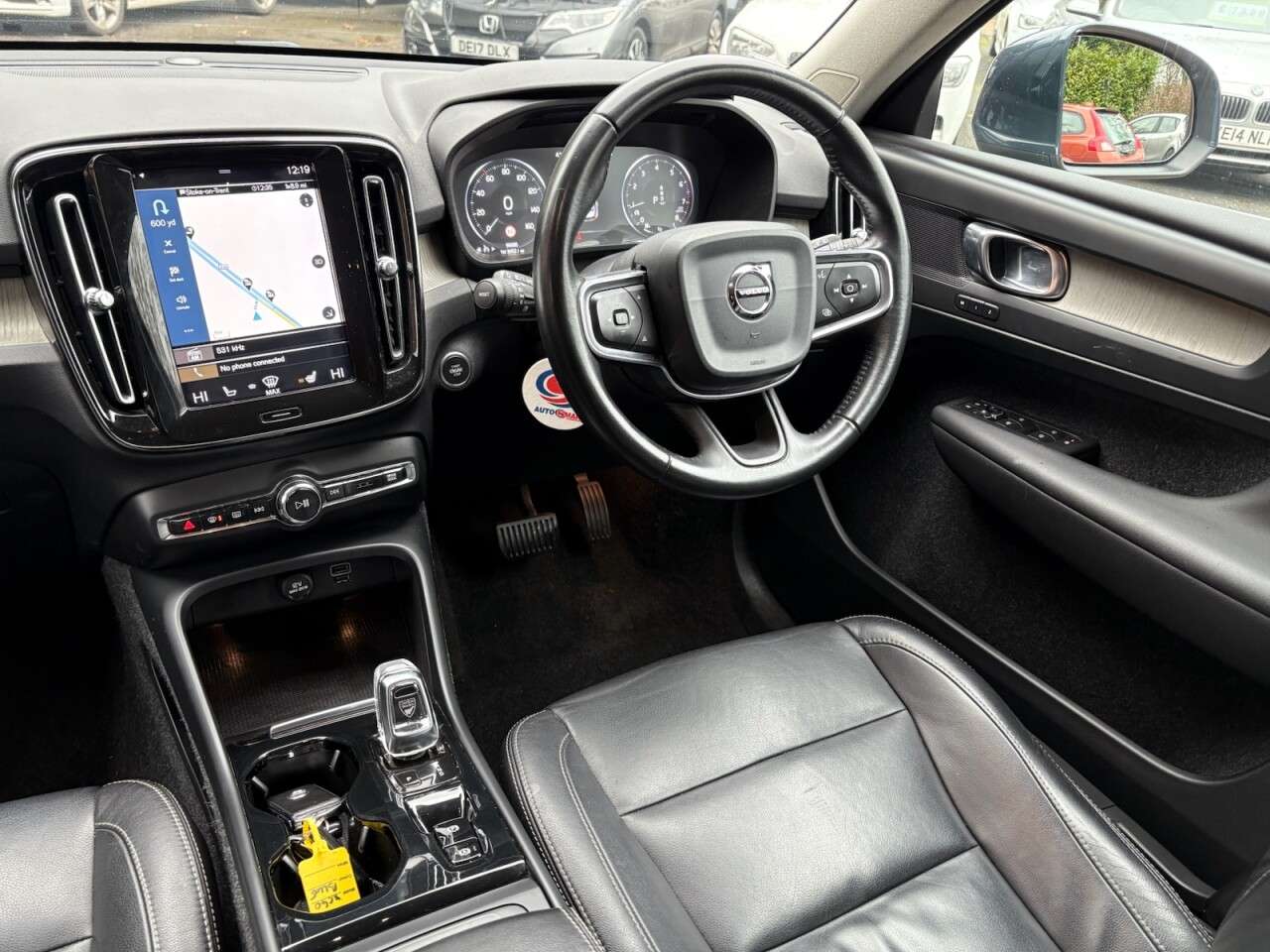 2019 VOLVO XC40 2019 VOLVO XC40