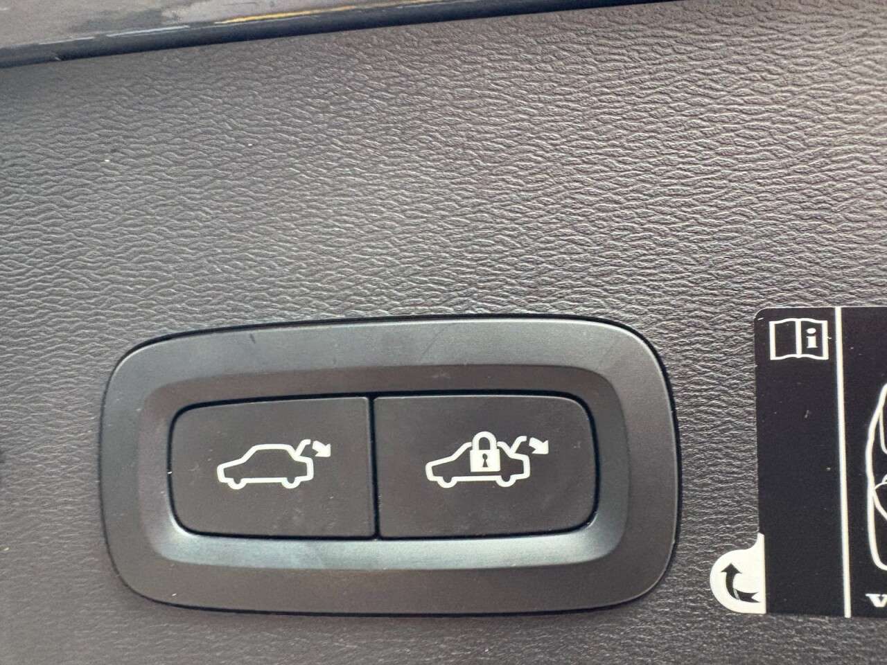 2019 VOLVO XC40 2019 VOLVO XC40