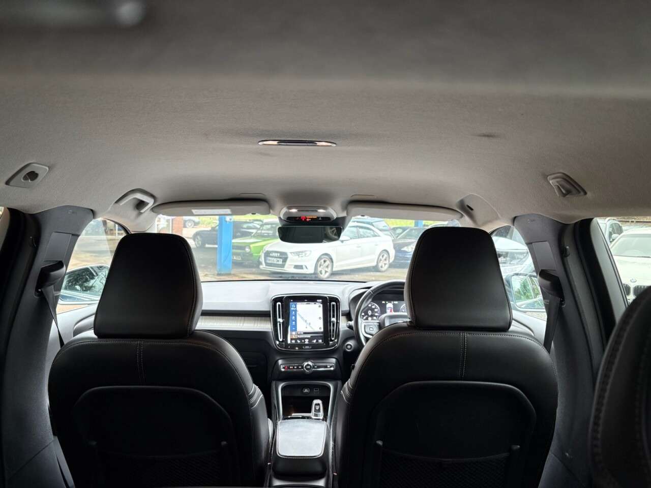 2019 VOLVO XC40 2019 VOLVO XC40