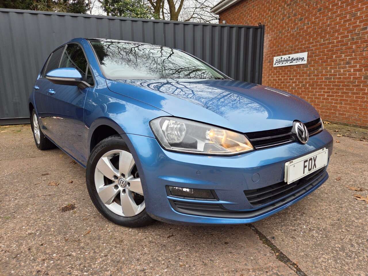 A 2014 VOLKSWAGEN GOLF 1.4 TSI BlueMotion Tech Match Hatchback 5dr Petrol DSG Euro 5 (s/s) (122 ps A 2014 VOLKSWAGEN GOLF 1.4 TSI BlueMotion Tech Match Hatchback 5dr Petrol DSG Euro 5 (s/s) (122 ps