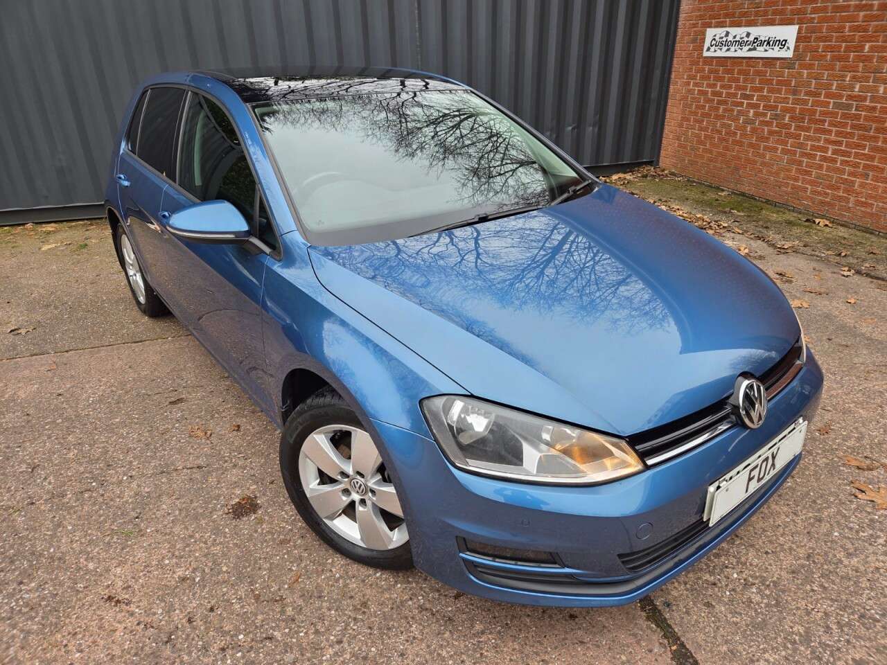 A 2014 VOLKSWAGEN GOLF 1.4 TSI BlueMotion Tech Match Hatchback 5dr Petrol DSG Euro 5 (s/s) (122 ps A 2014 VOLKSWAGEN GOLF 1.4 TSI BlueMotion Tech Match Hatchback 5dr Petrol DSG Euro 5 (s/s) (122 ps