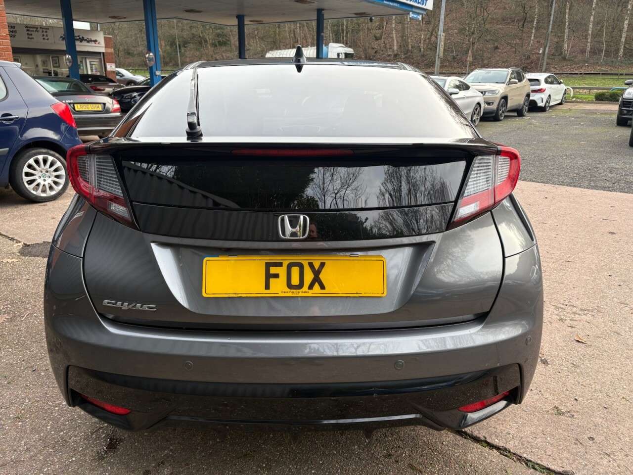 A 2017 HONDA CIVIC 1.6 i-DTEC SR Hatchback 5dr Diesel Manual Euro 5 (s/s) (120 ps) BLACK HEATE A 2017 HONDA CIVIC 1.6 i-DTEC SR Hatchback 5dr Diesel Manual Euro 5 (s/s) (120 ps) BLACK HEATE