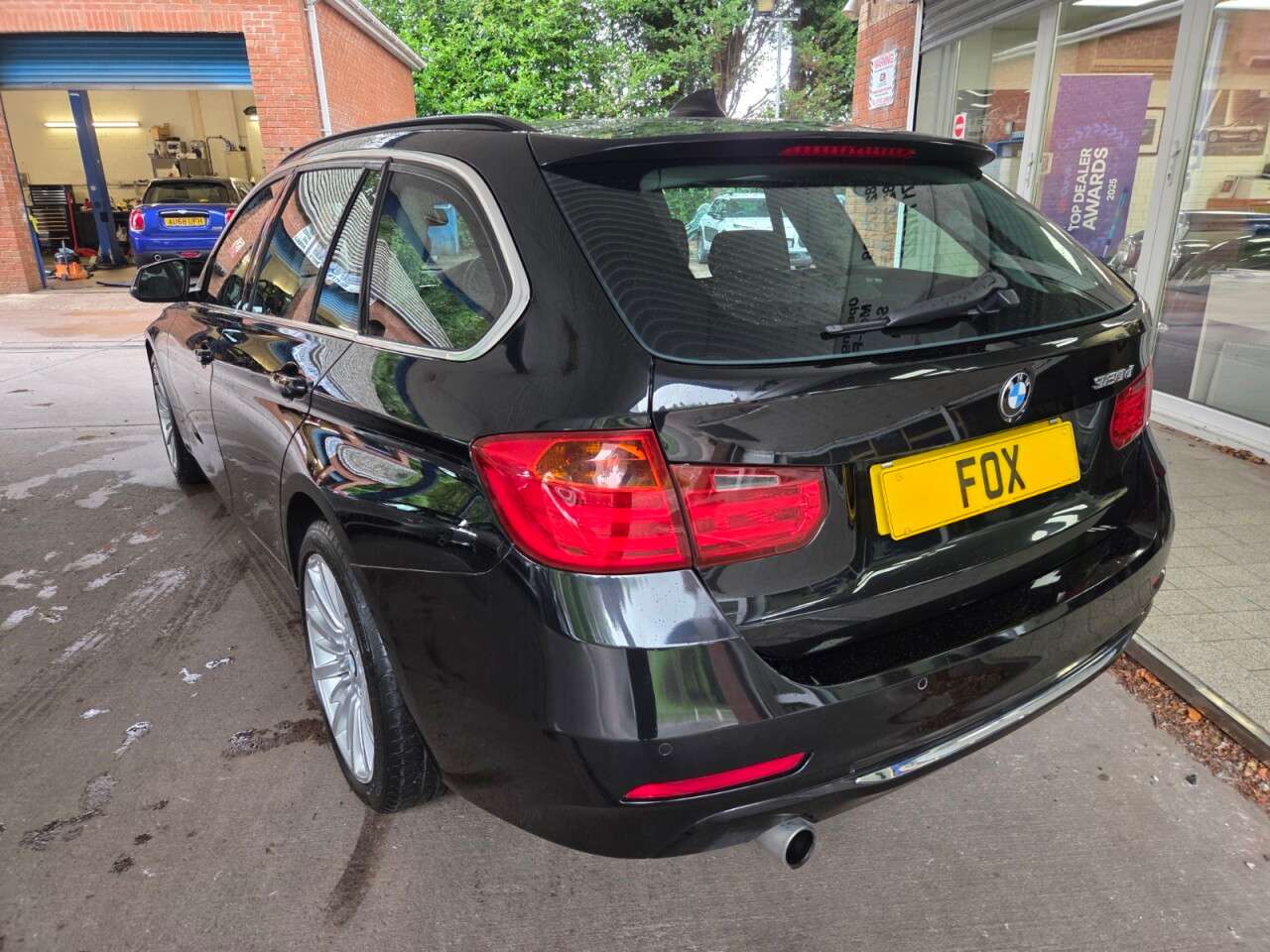 A 2013 BMW 3 SERIES 2.0 320d Luxury Touring 5dr Diesel Manual Euro 5 (s/s) (184 ps) LEATHER-AIR A 2013 BMW 3 SERIES 2.0 320d Luxury Touring 5dr Diesel Manual Euro 5 (s/s) (184 ps) LEATHER-AIR